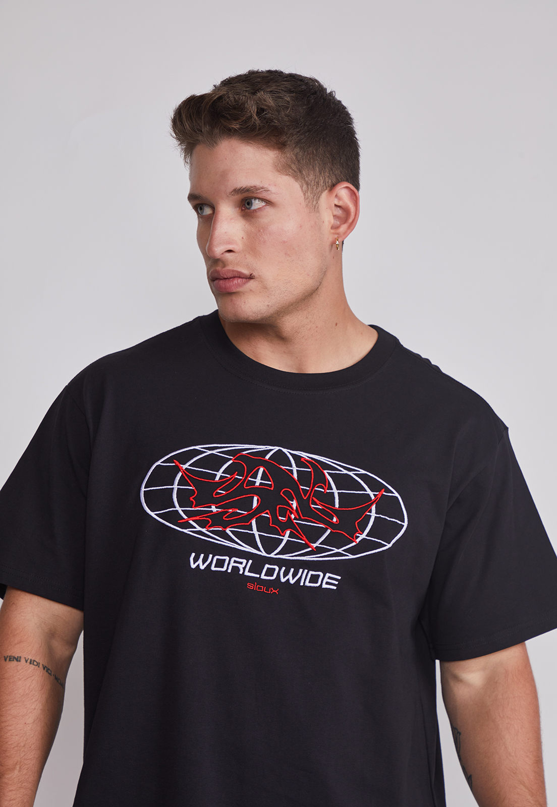 Polera Hombre Bordado Oversize Negro Sioux 5