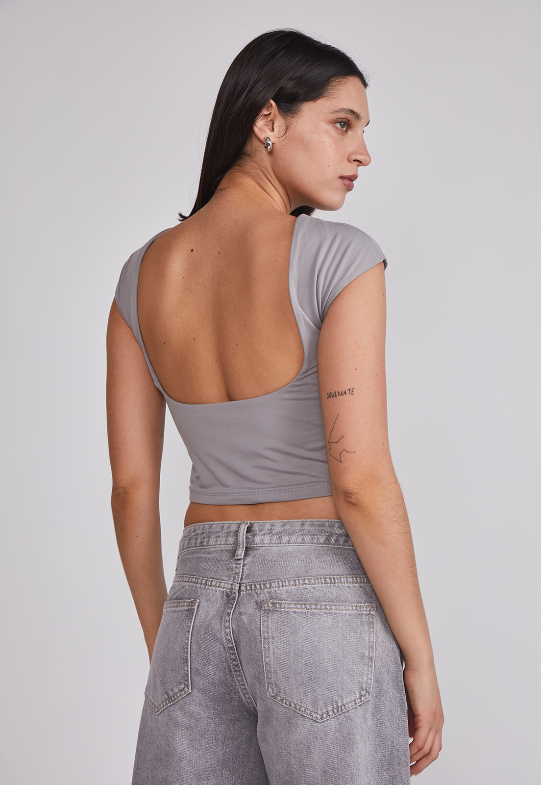 Polera Mujer Espalda Rebajada Gris Sioux 2