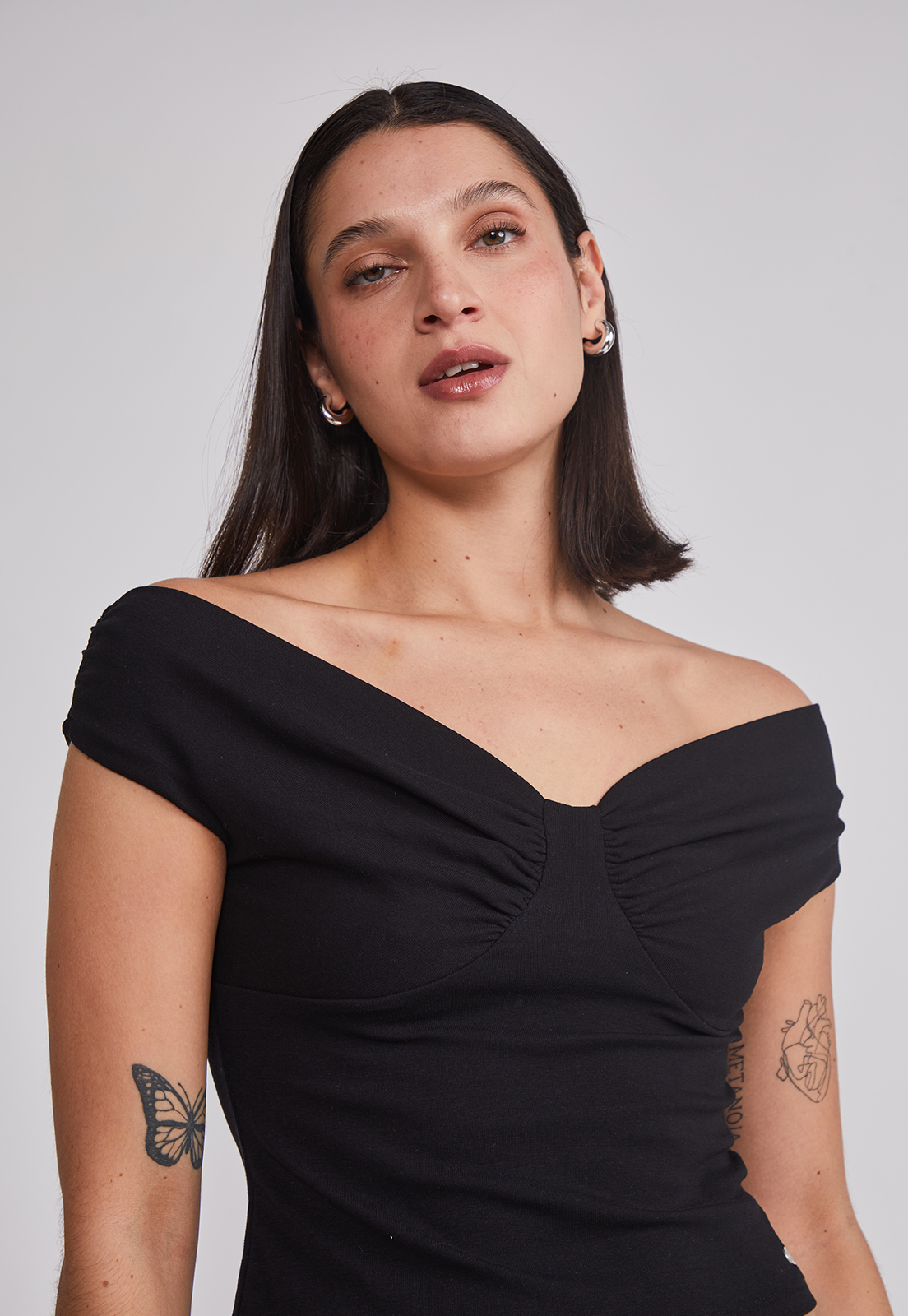 Polera Mujer Pliegues Hombros Negro Sioux 5