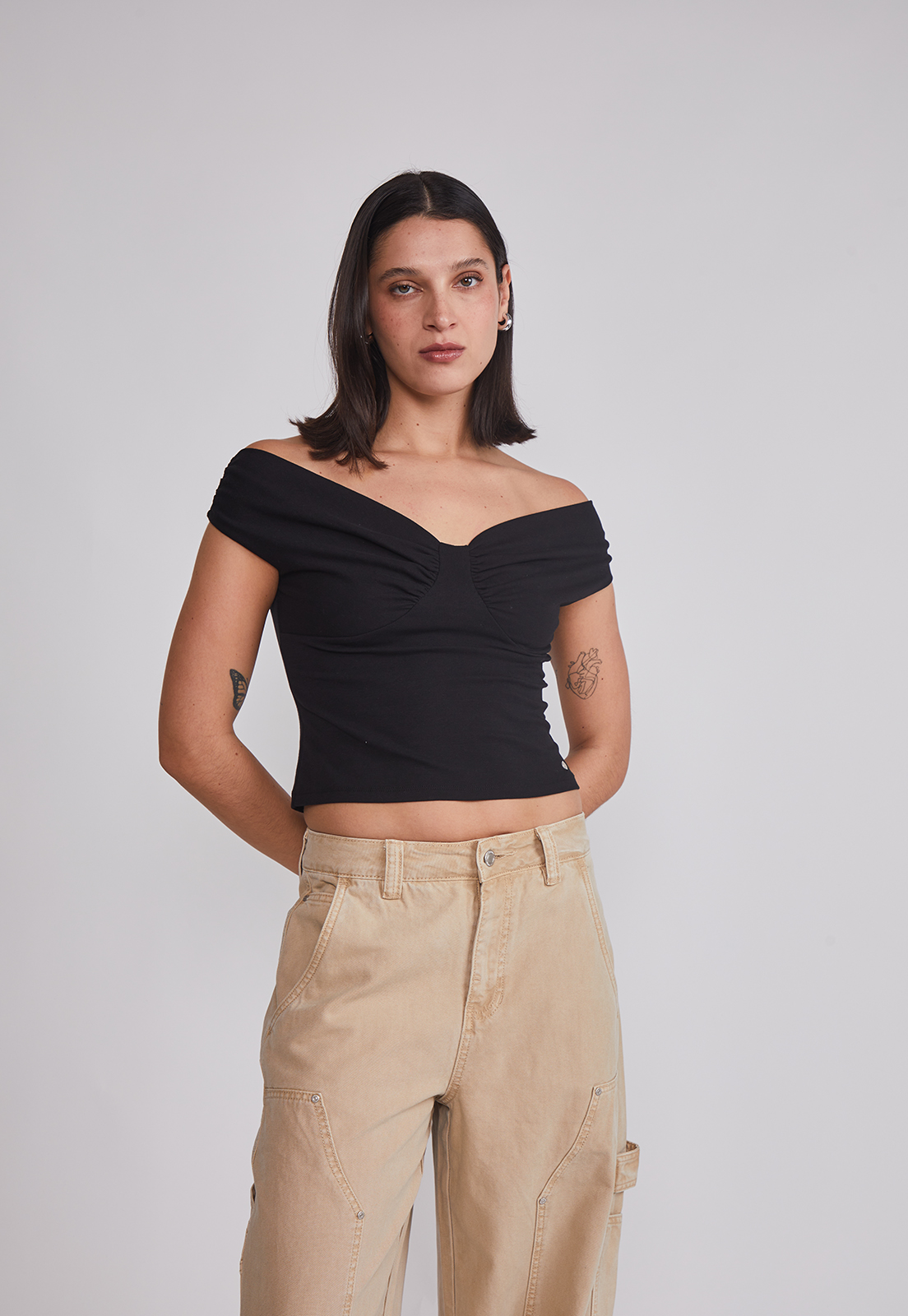 Polera Mujer Pliegues Hombros Negro Sioux 1