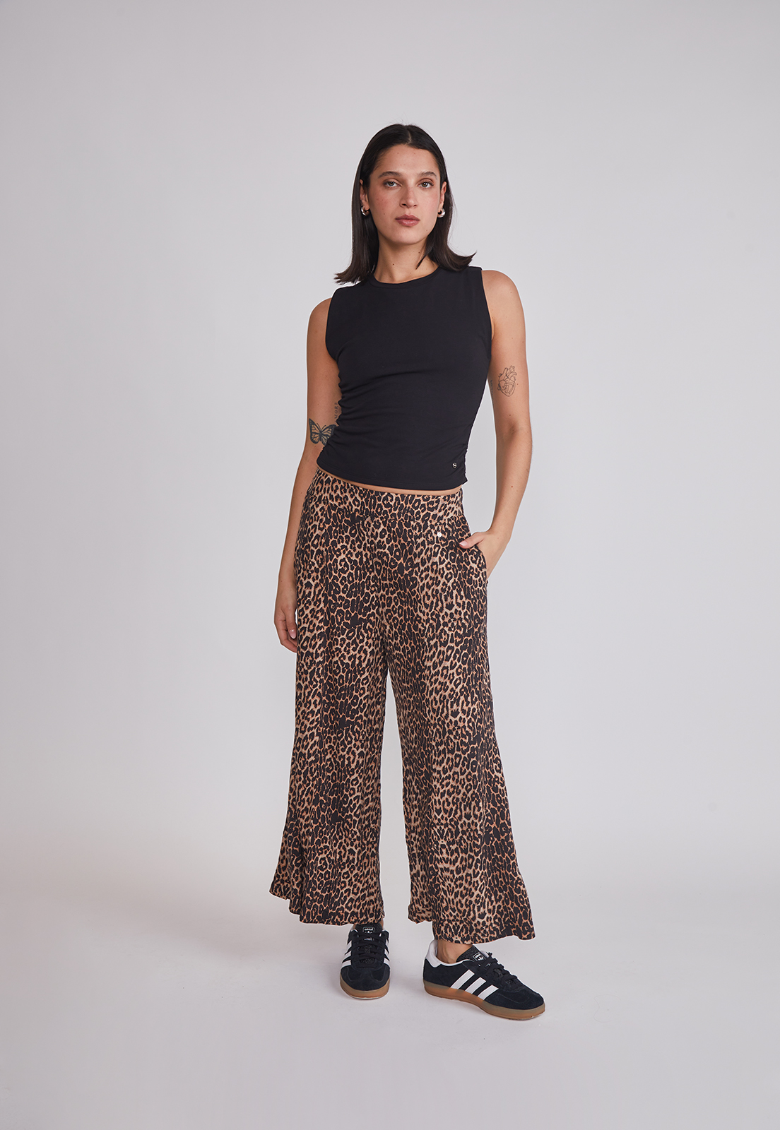 Peto Mujer Recogido Costados Negro Sioux 3