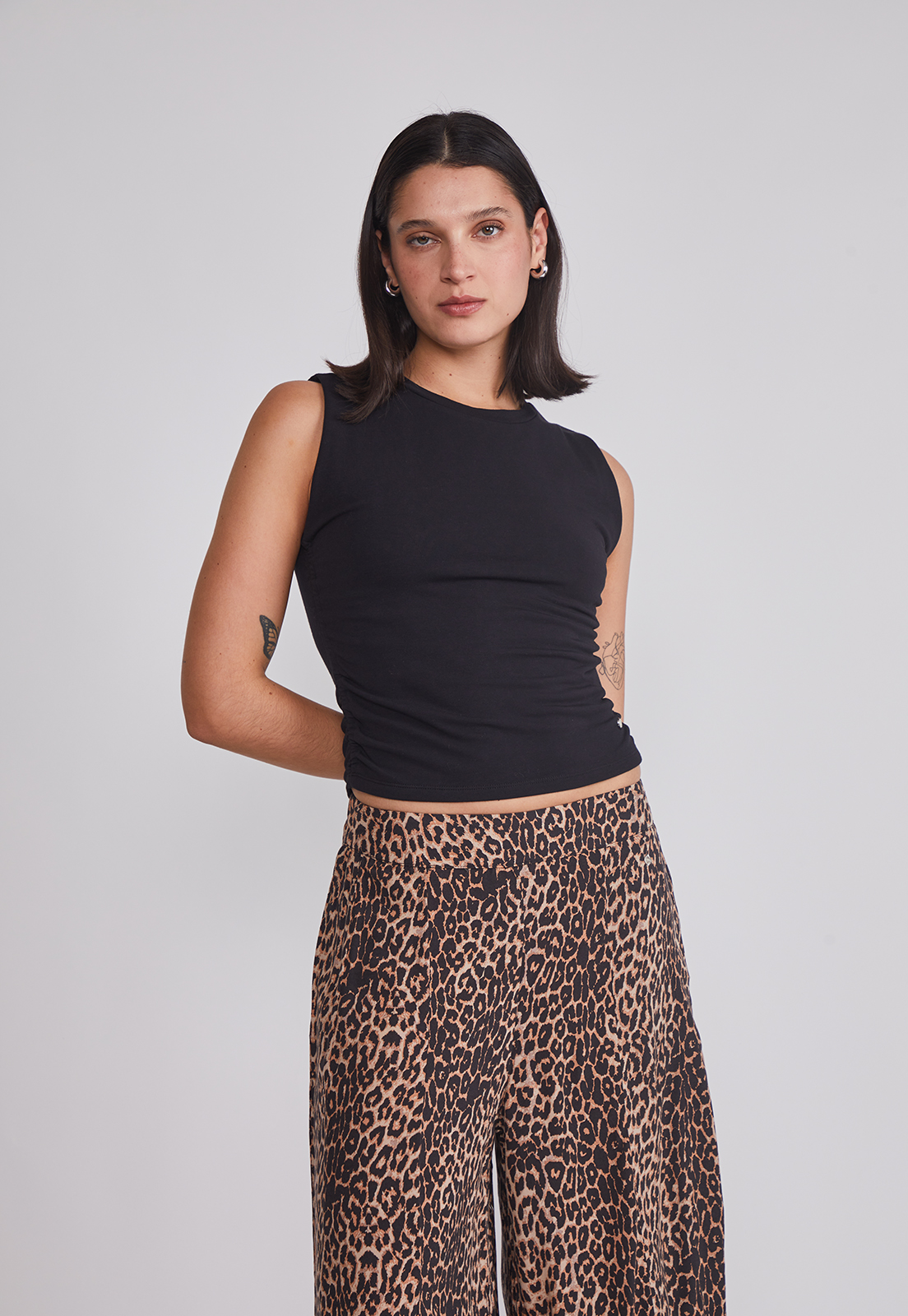 Peto Mujer Recogido Costados Negro Sioux 1