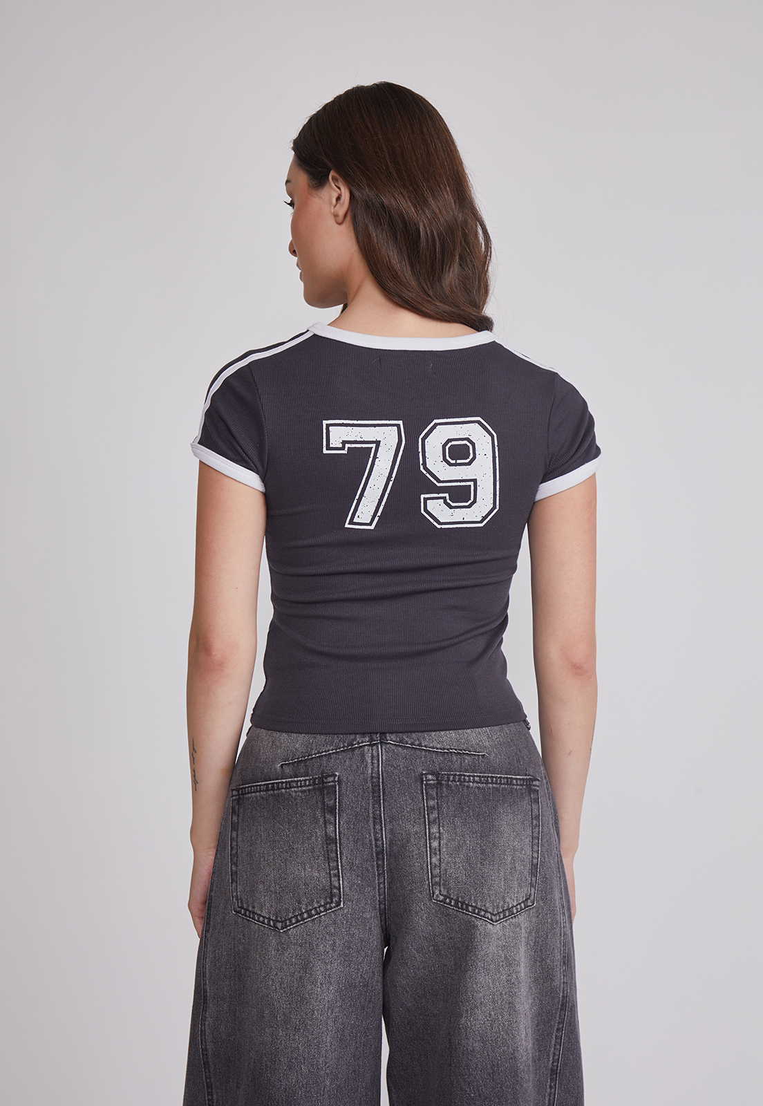 Polera Mujer Baby Tee Numero Gris Sioux 2