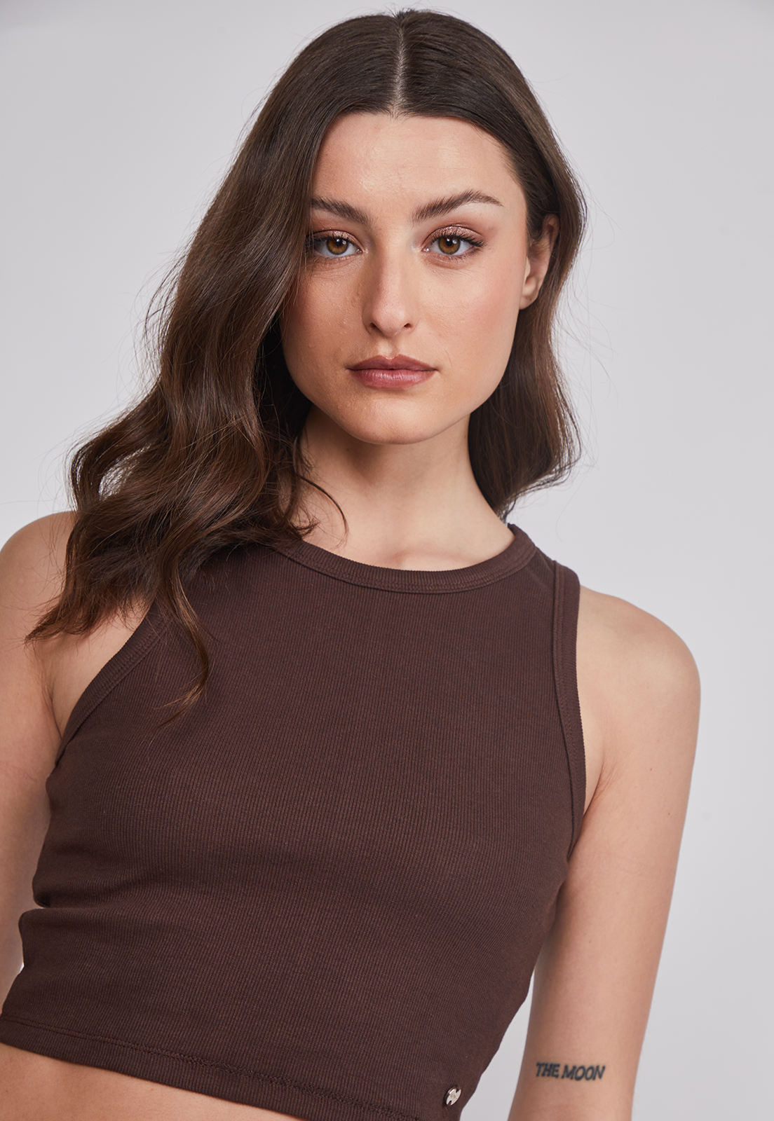 Peto Mujer Halter Crop Café Sioux 5