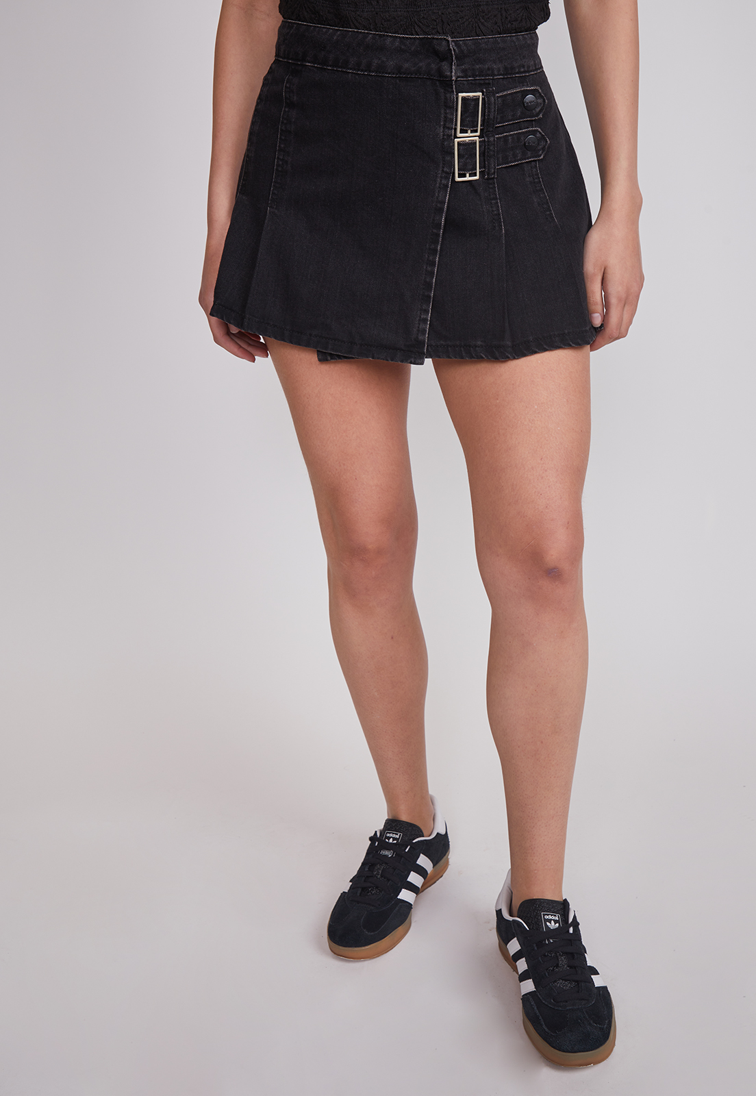 Falda Mujer Tableada Hebillas Negro Sioux 1