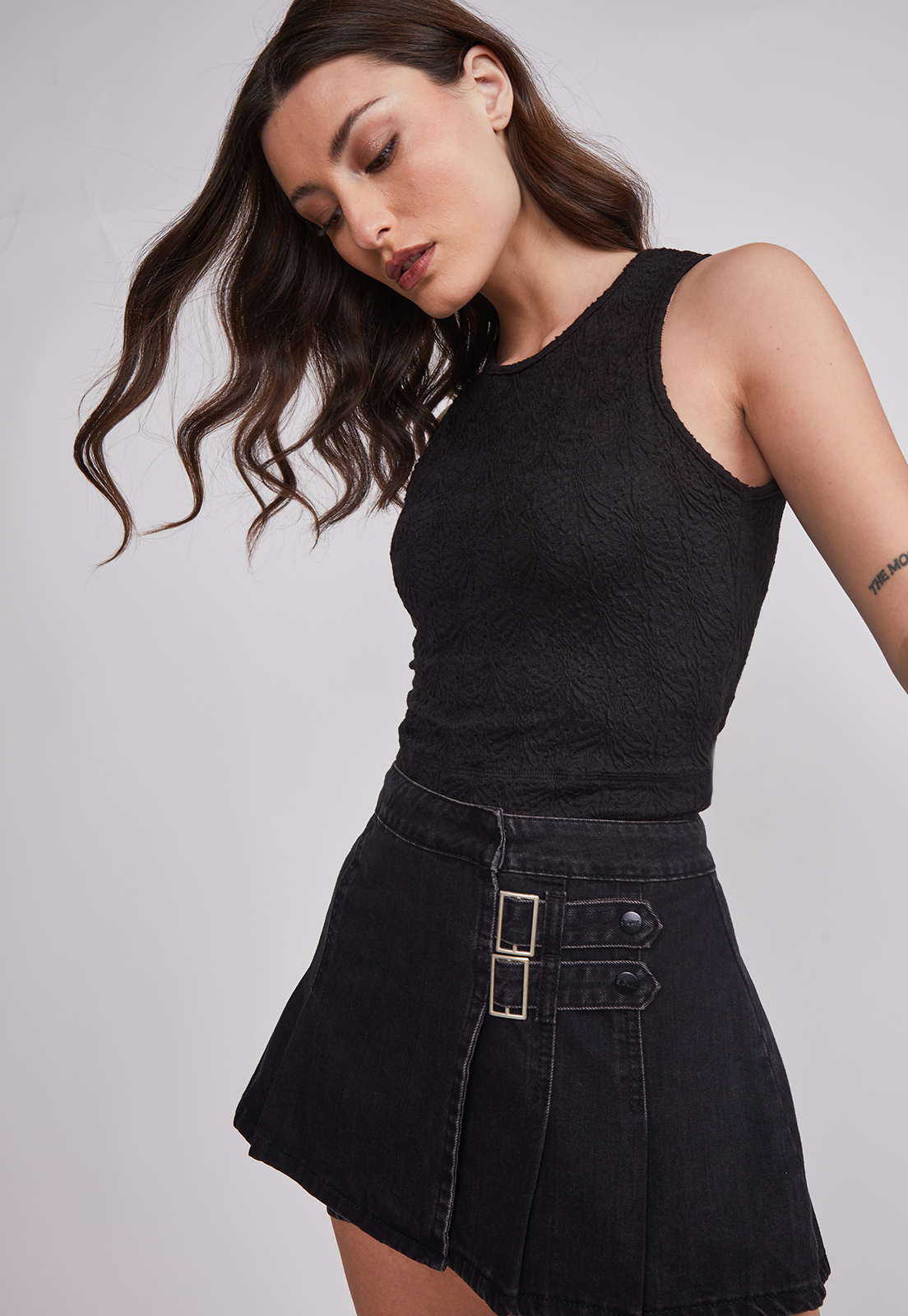 Falda Mujer Tableada Hebillas Negro Sioux 2