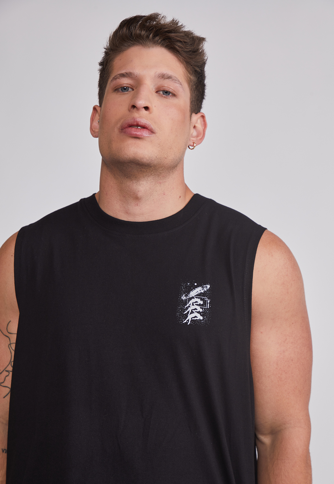 Polera Sin Manga Hombre Future Negro Sioux 5