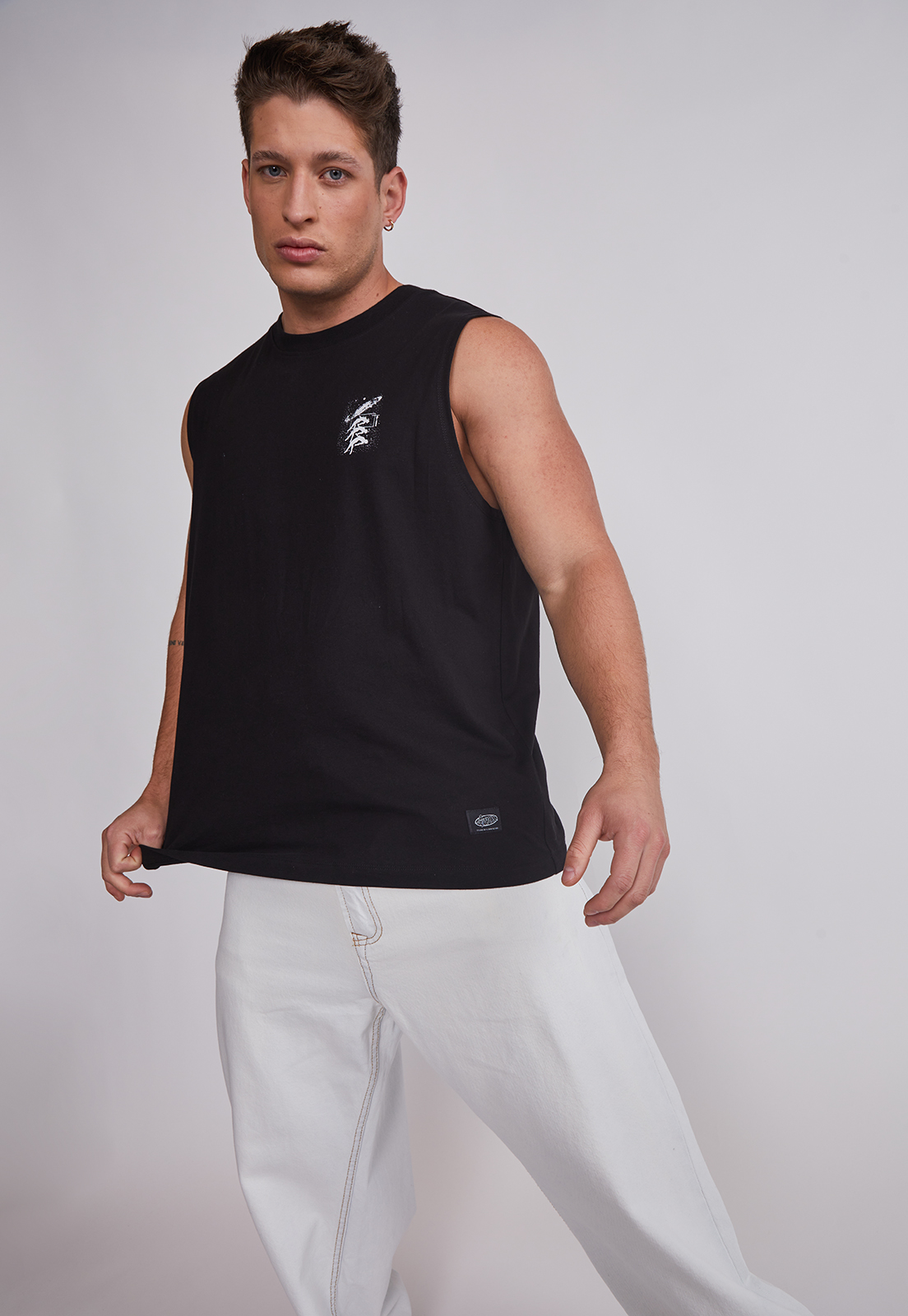 Polera Sin Manga Hombre Future Negro Sioux 4