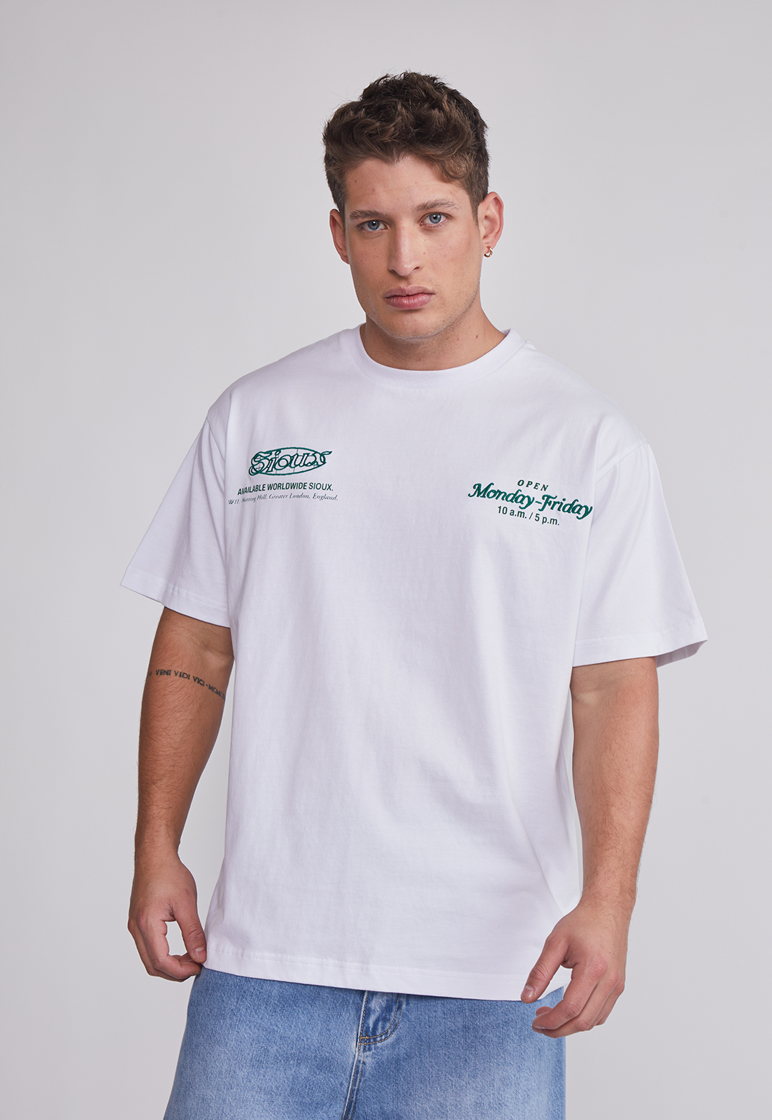 Polera Hombre Bordado Relaxed Blanco Sioux 1