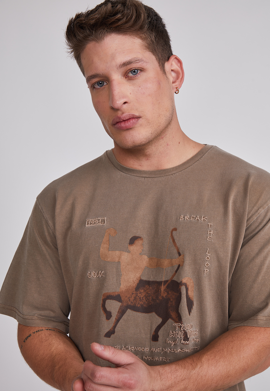 Polera Hombre Centauro Café Sioux 5