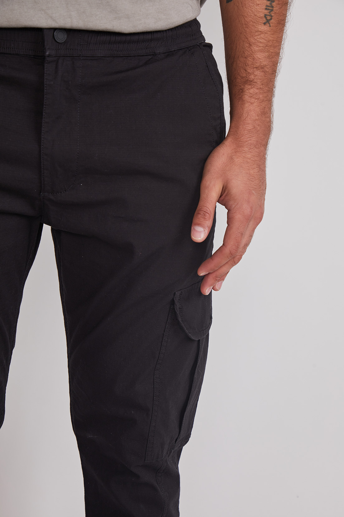 Pantalón Hombre Jogger Cargo Negro Sioux 4