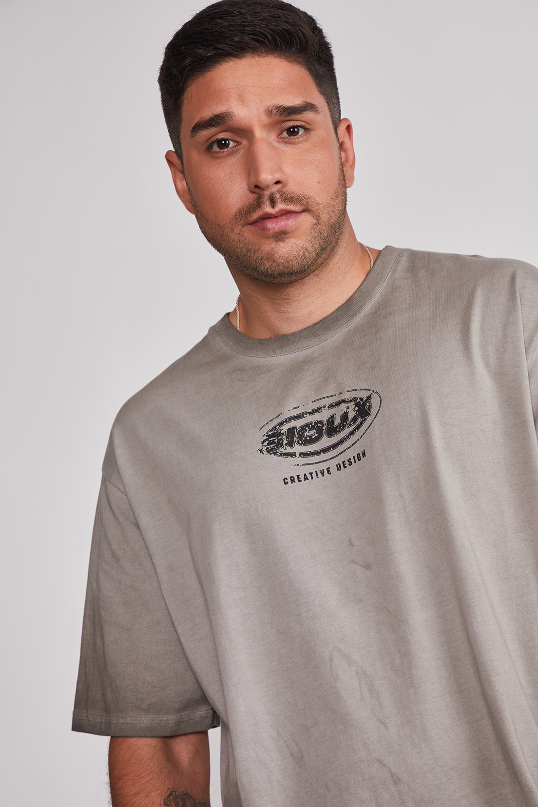 Polera Hombre Desgastado Relaxed Café Sioux 4