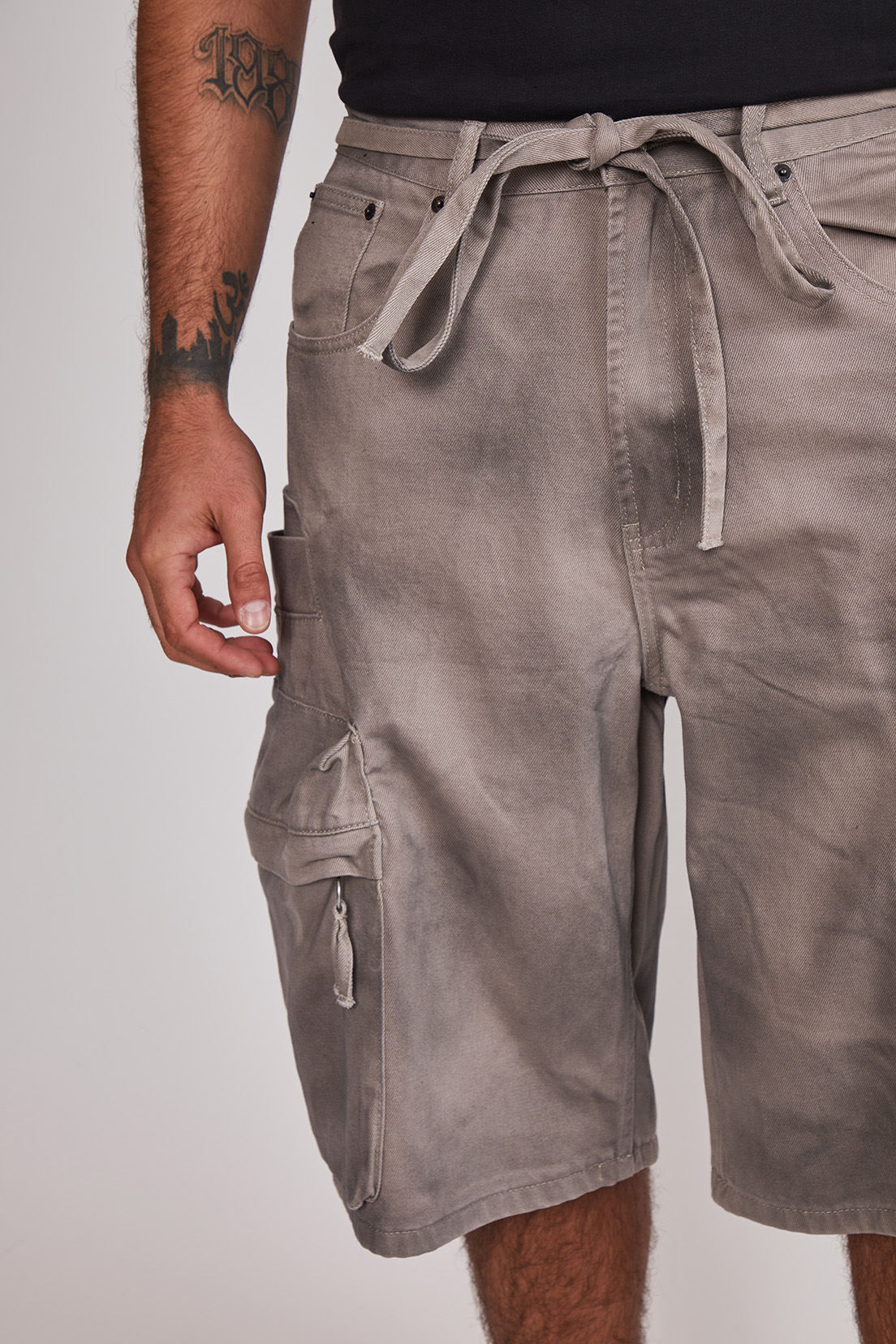 Bermuda Hombre Cargo Gris Sioux 4