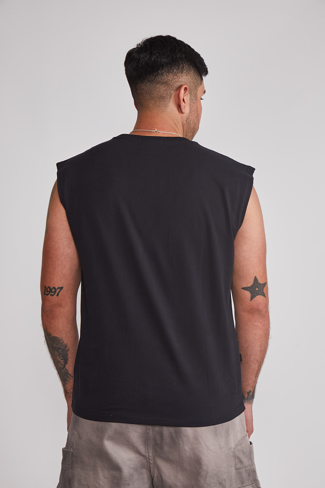 Polera Sin Manga Hombre Moda Negro Sioux 2
