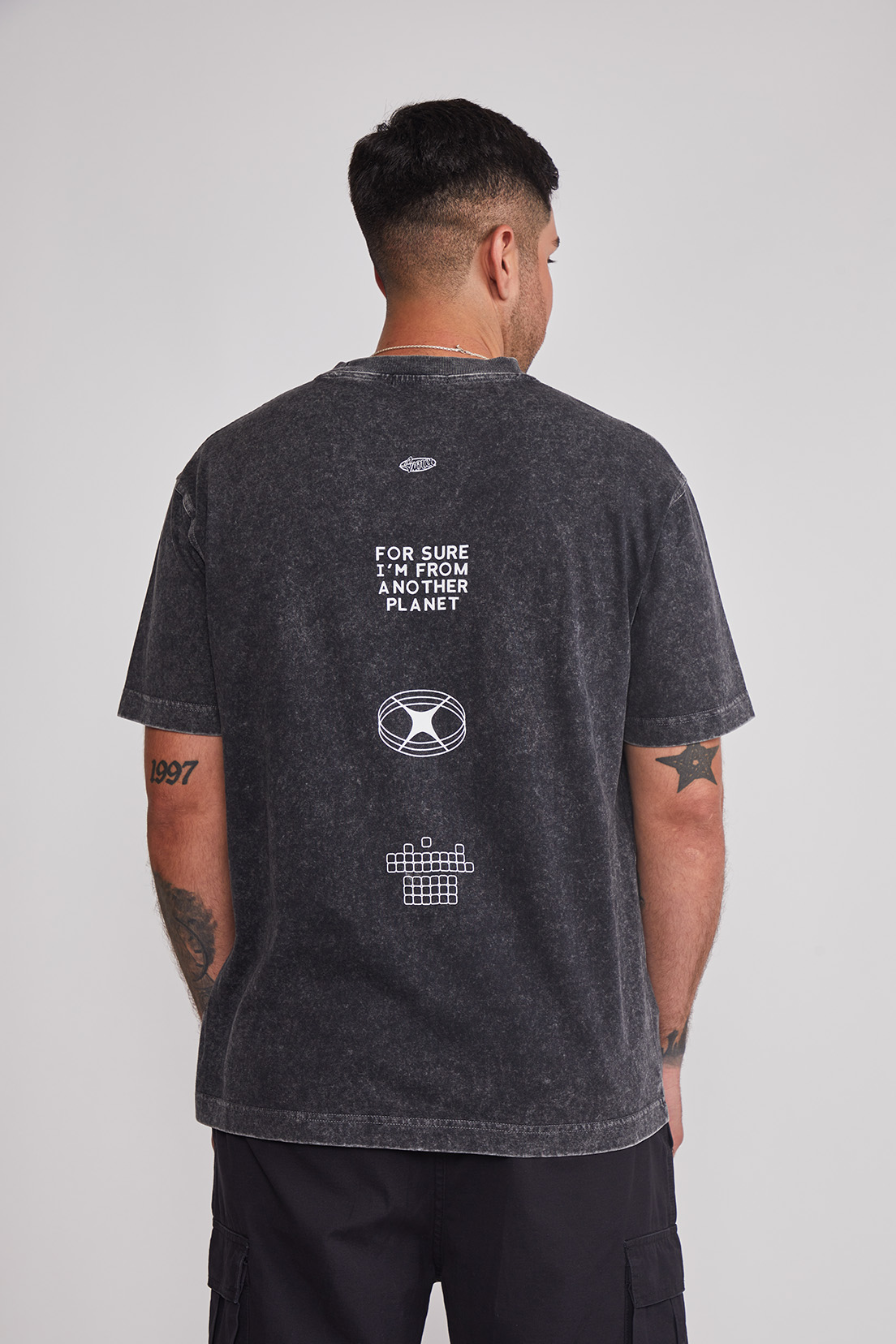 Polera Hombre Lavada Planet Gris Sioux 2