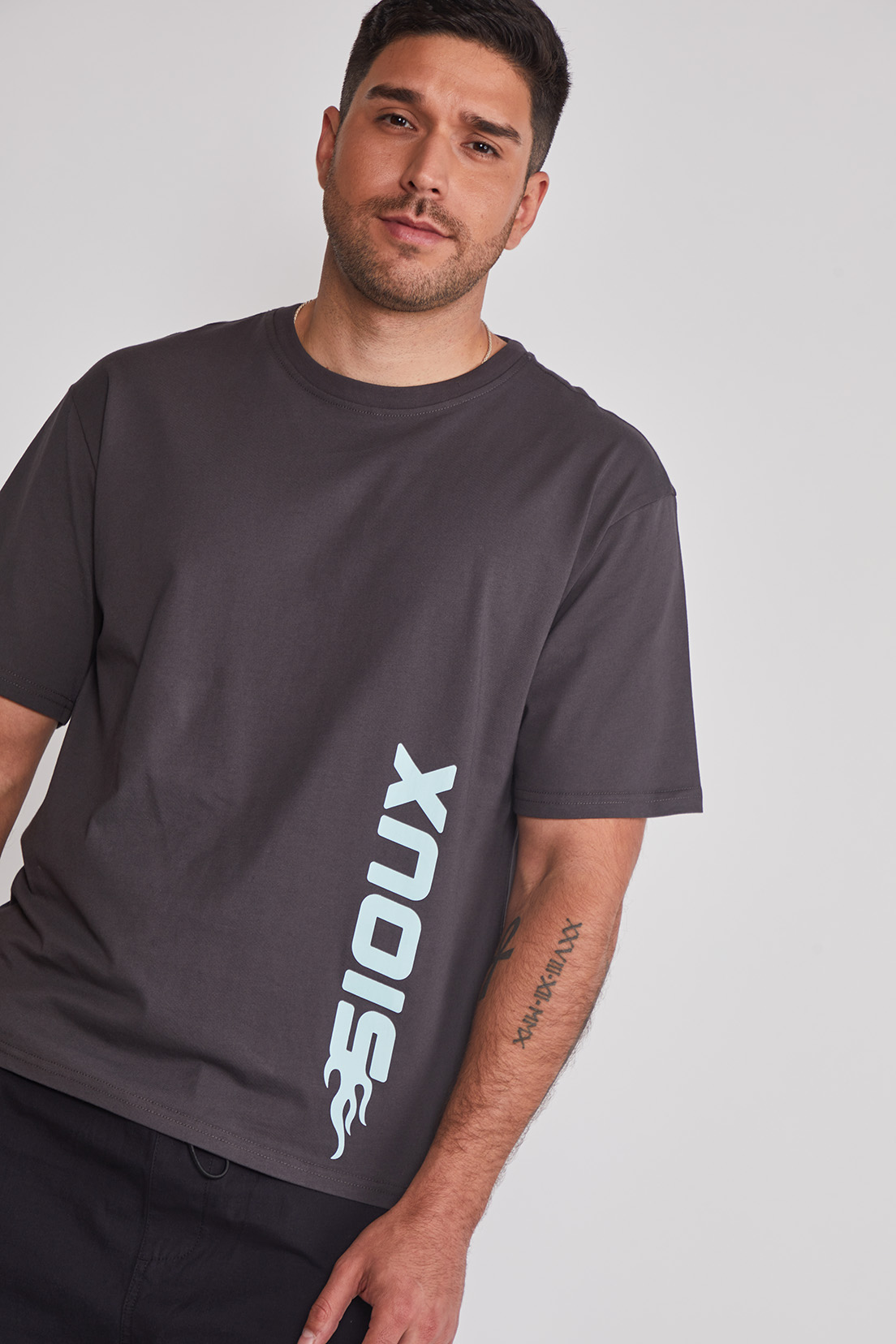 Polera Hombre Boxy Gris Sioux 4
