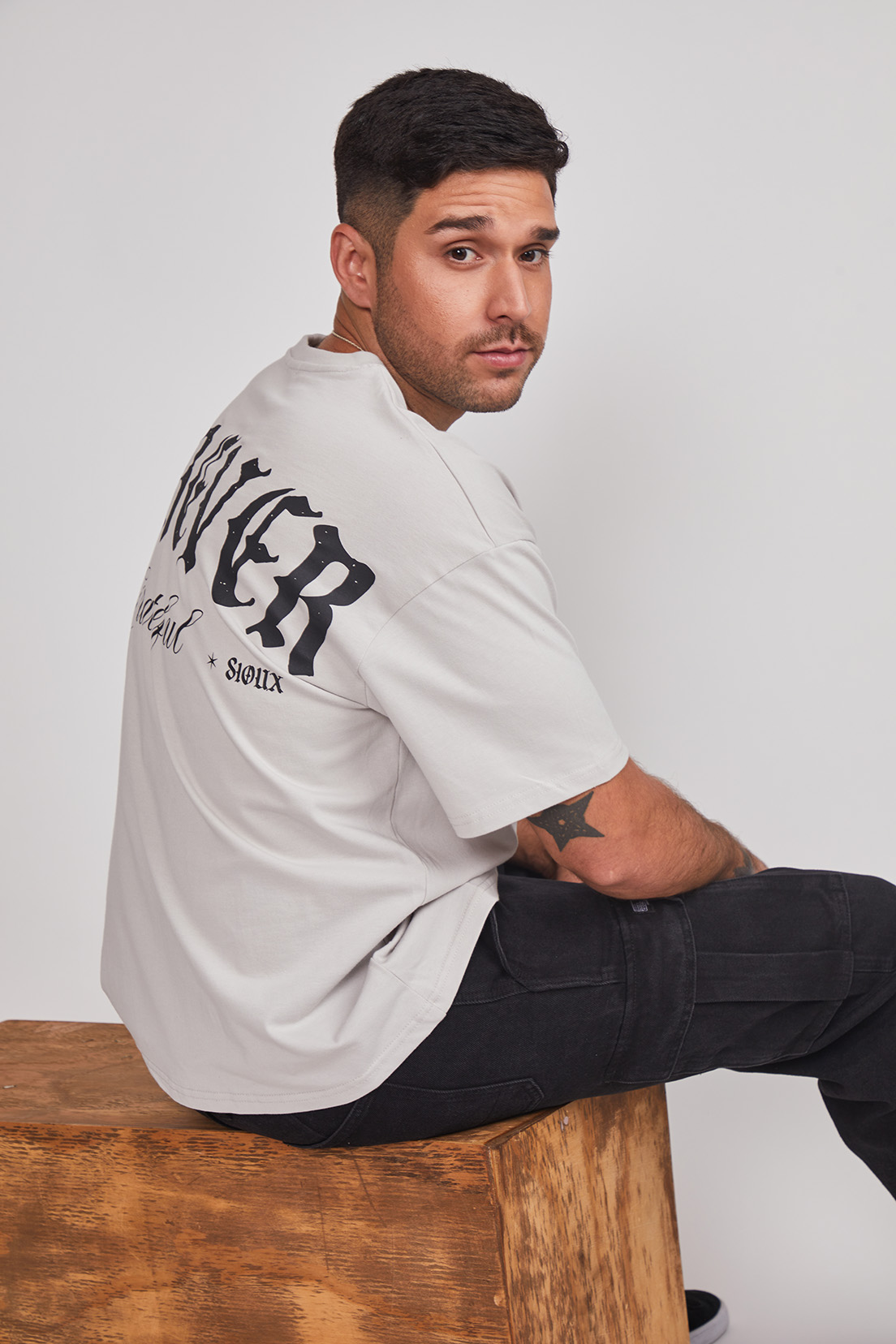 Polera Hombre Oversize Espalda Gris Sioux 3