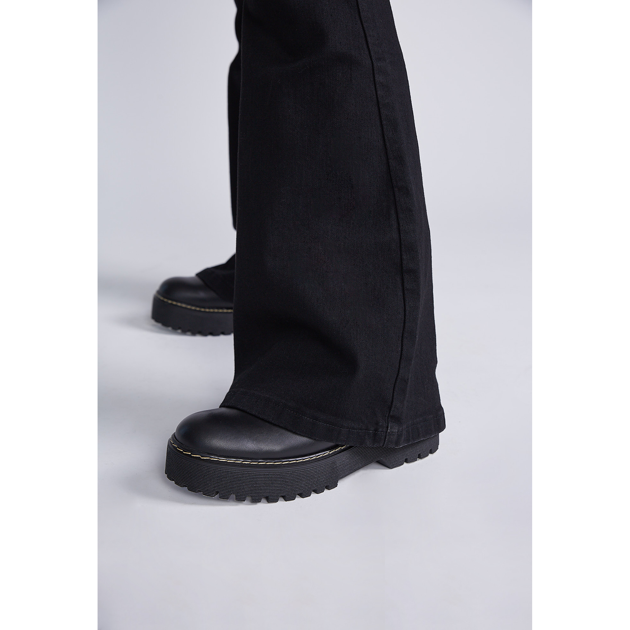 Pantalón Básico Flare Negro Sioux 2