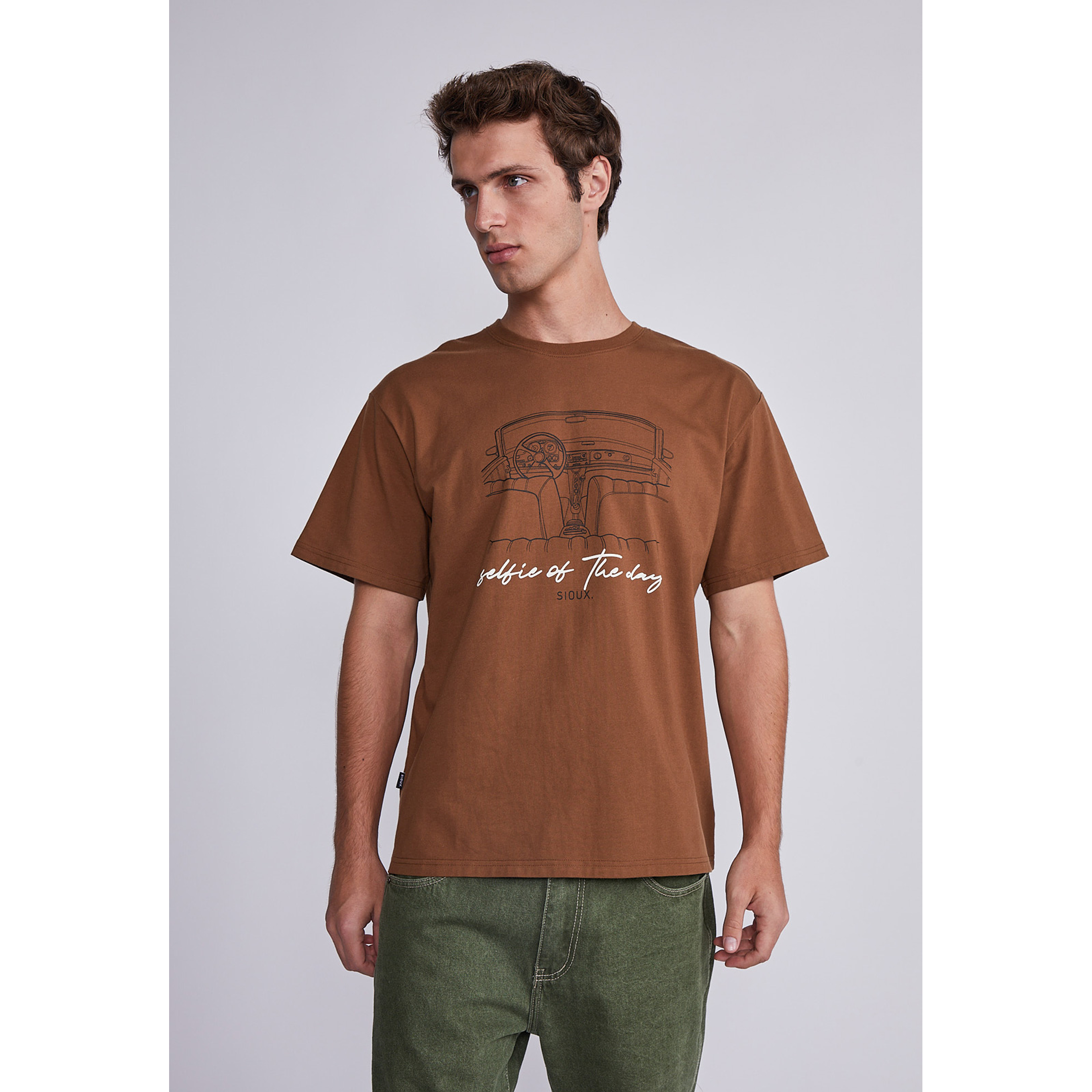 Polera Hombre Café Selfie Of Two Day Sioux 1