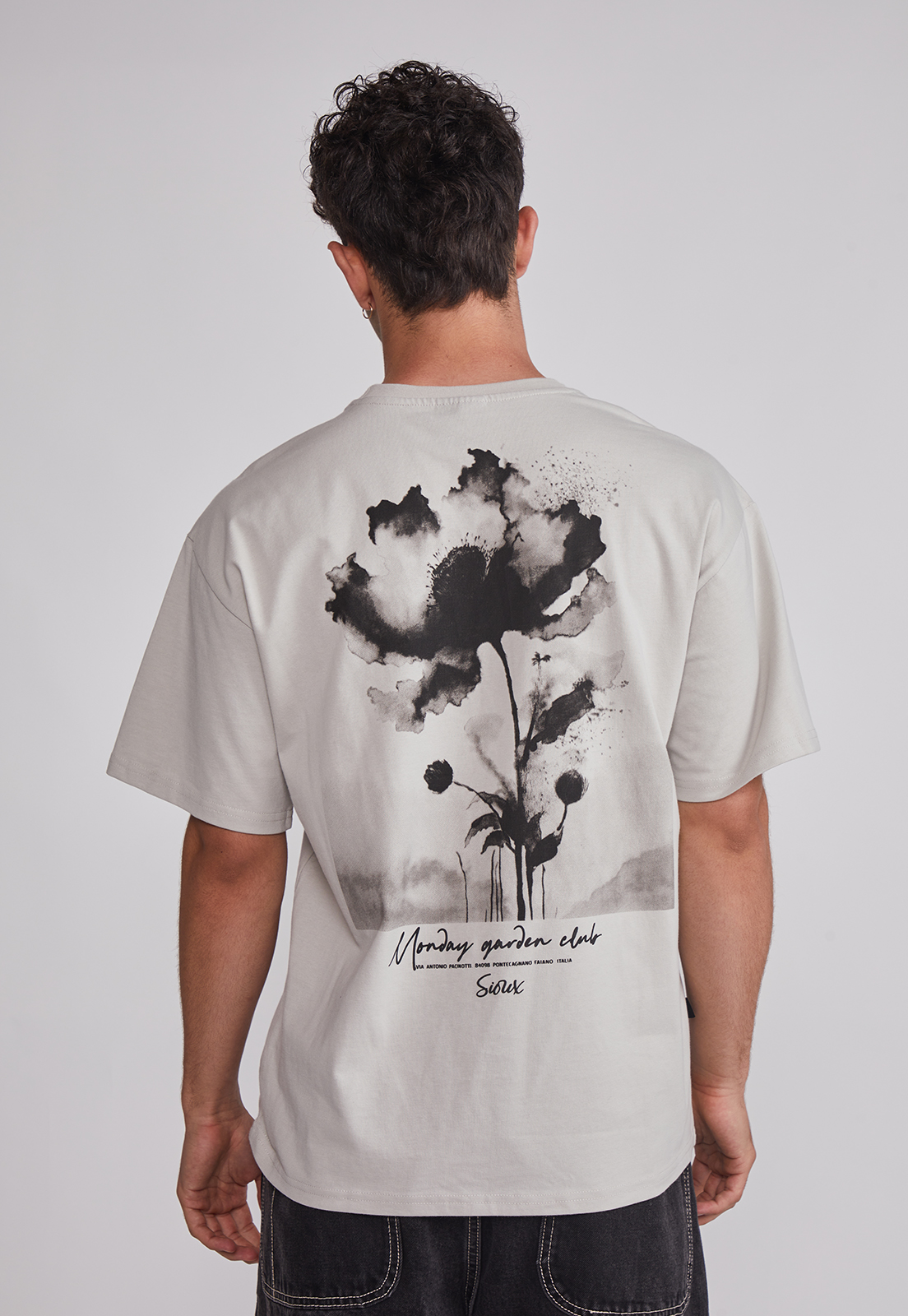 Polera Hombre Flor Grande Gris Sioux 2