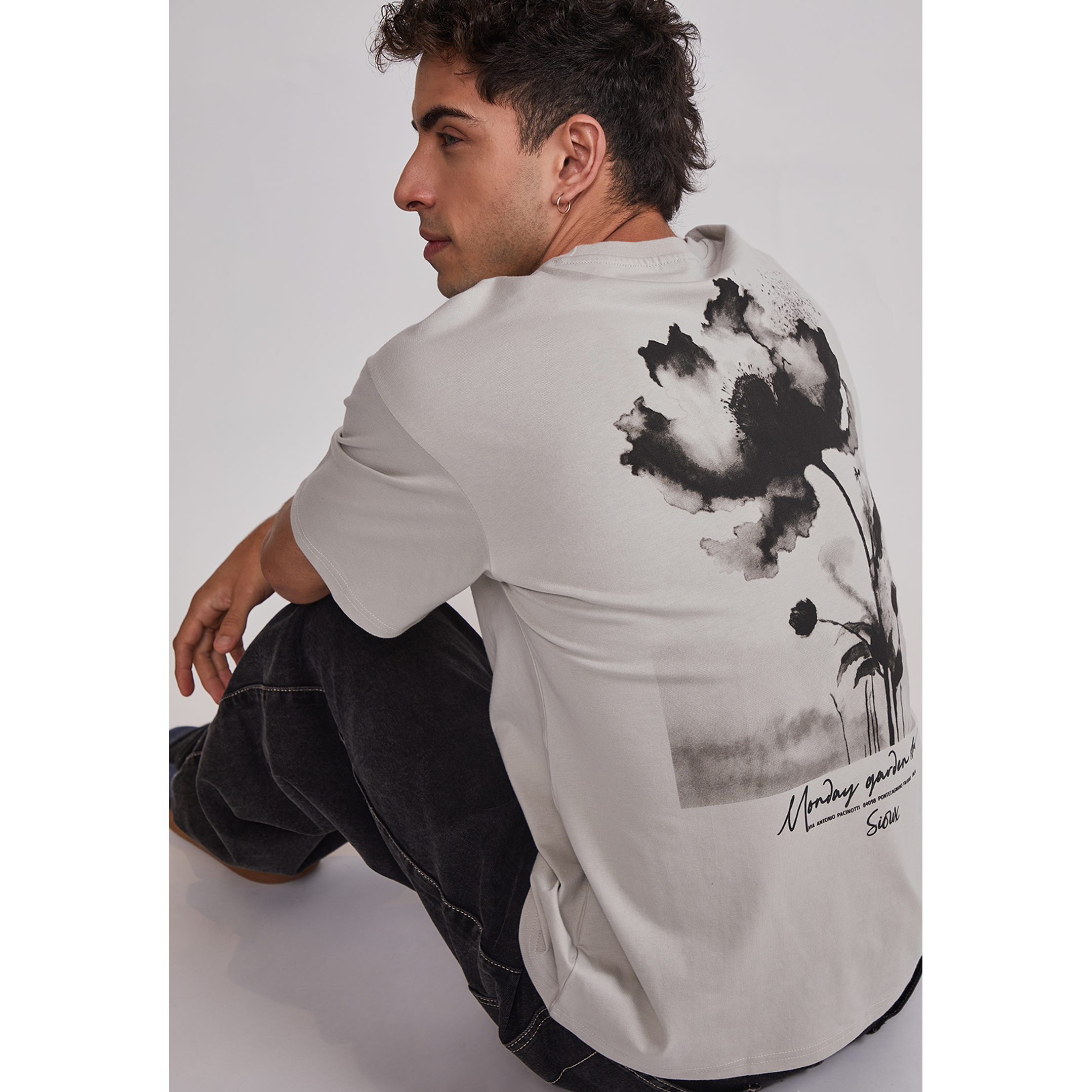 Polera Hombre Flor Grande Gris Sioux 5