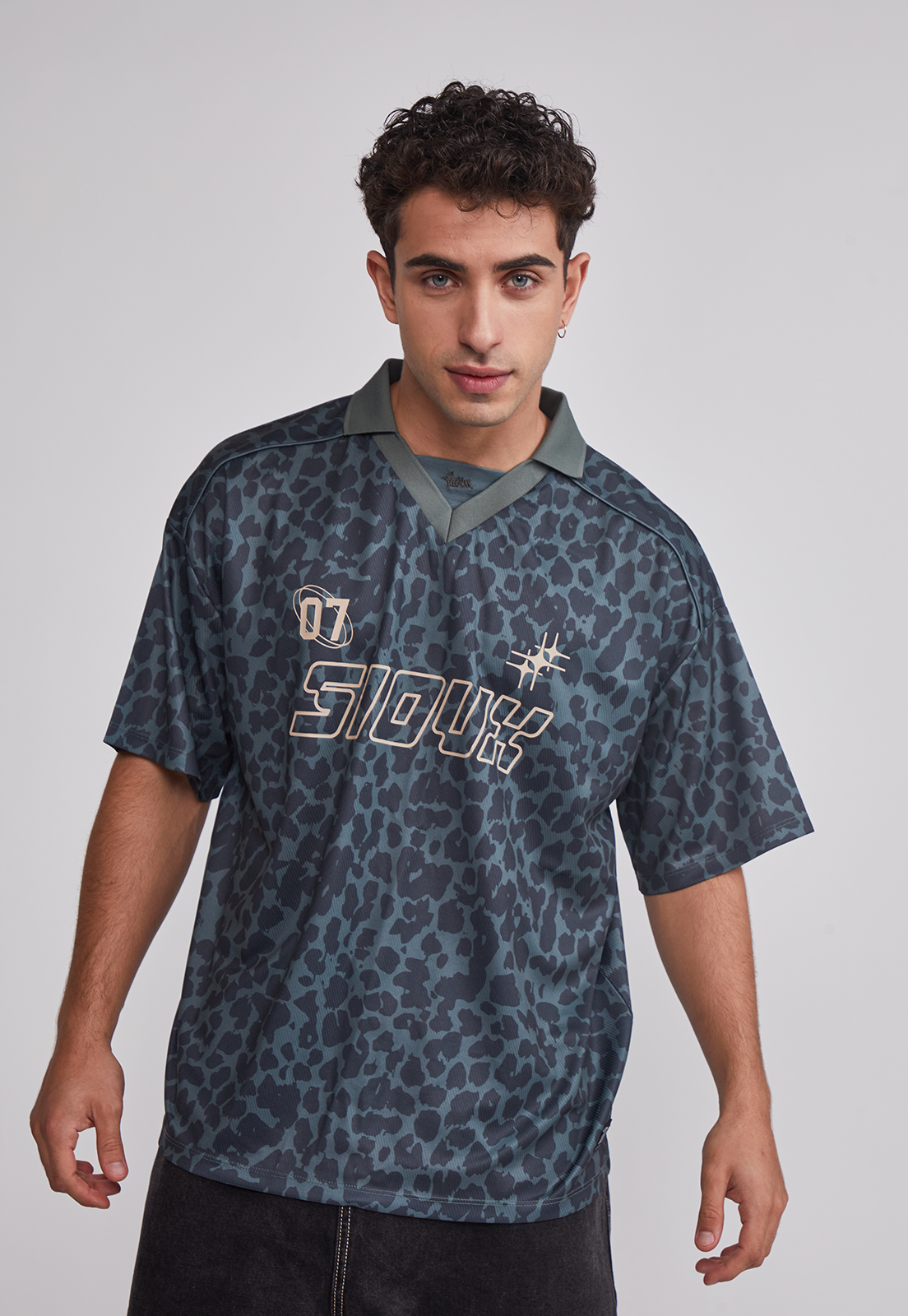 Polera Hombre Leopardo Boxy Verde Sioux 1