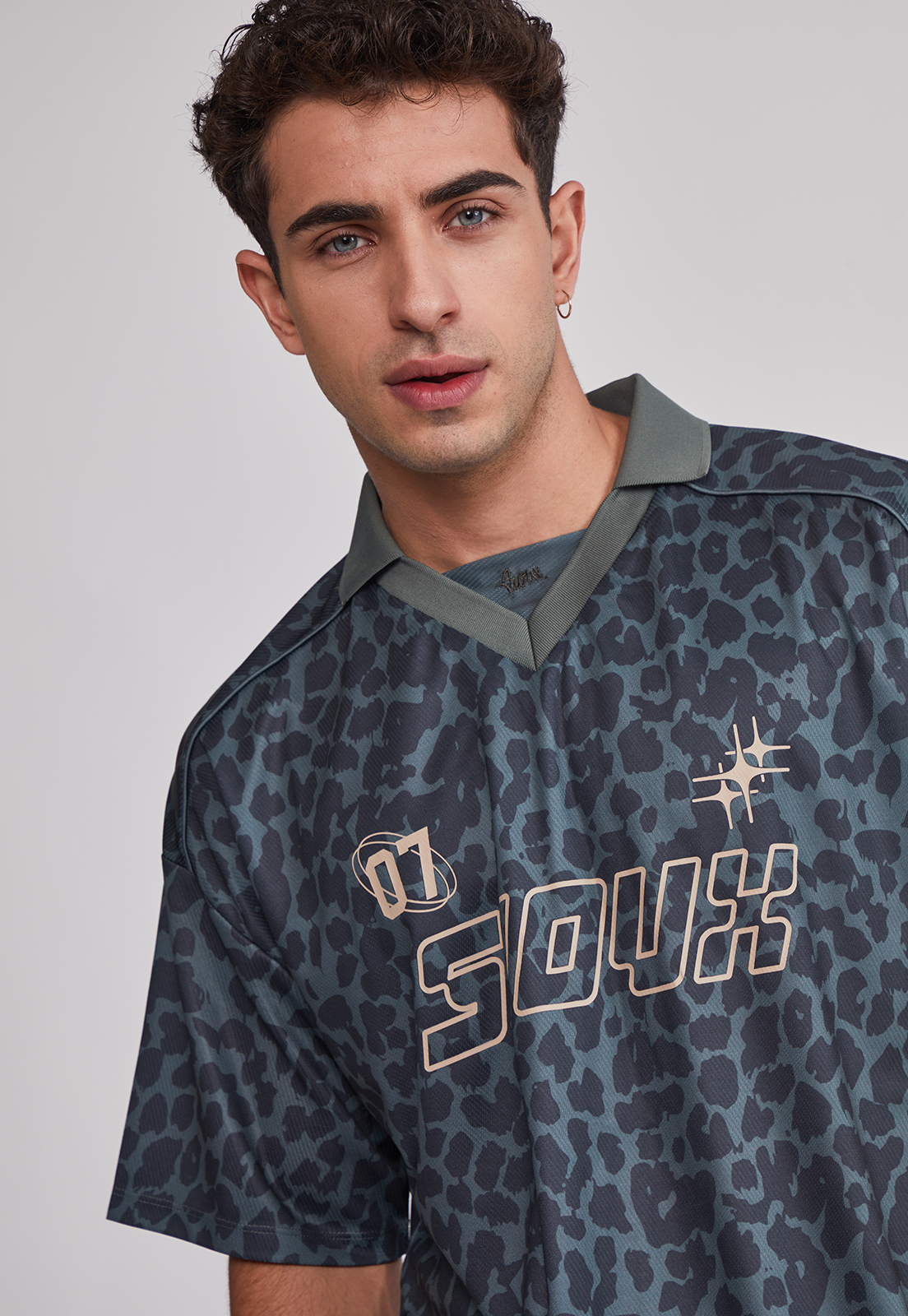 Polera Hombre Leopardo Boxy Verde Sioux 3