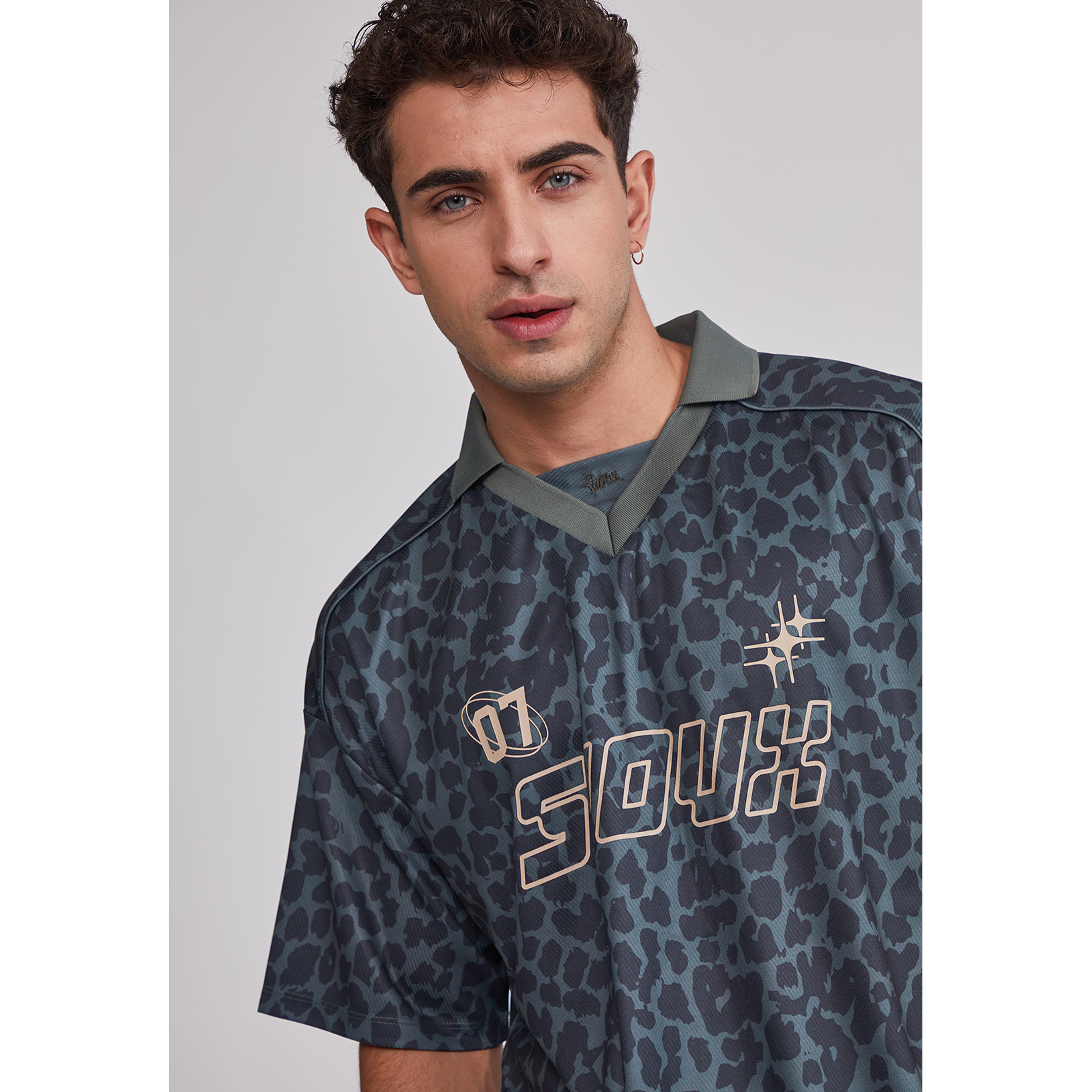 Polera Hombre Leopardo Boxy Verde Sioux 3