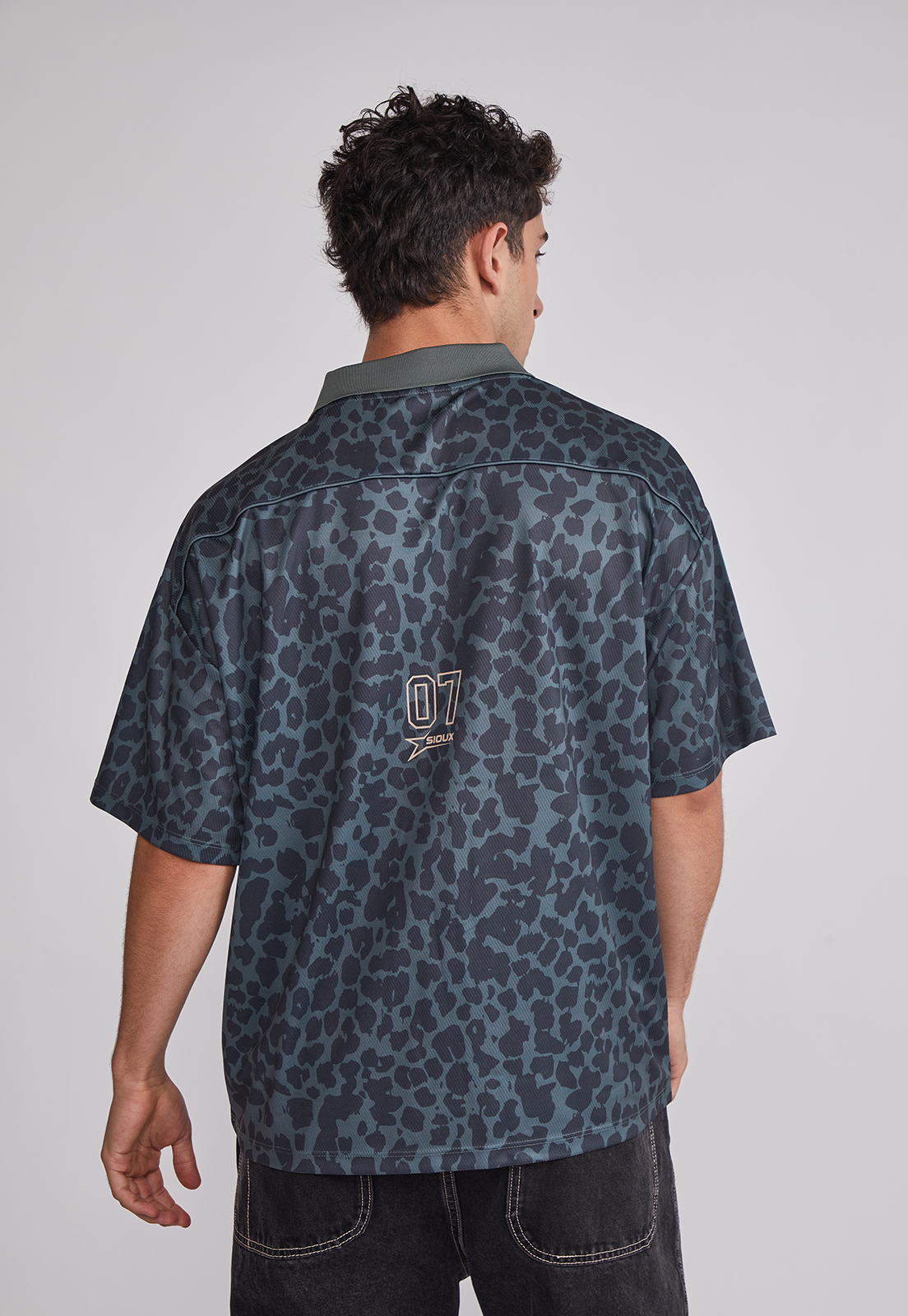 Polera Hombre Leopardo Boxy Verde Sioux 5