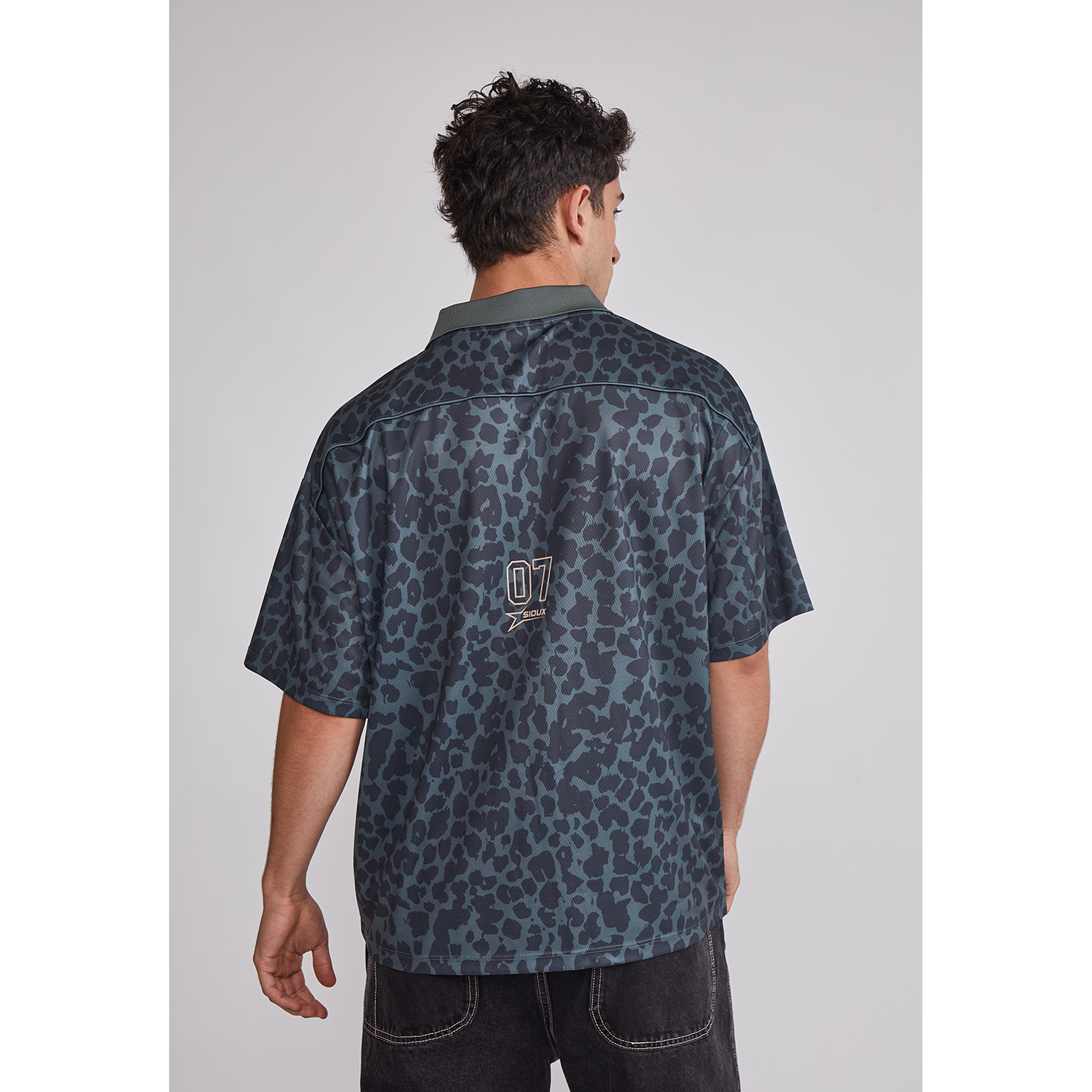 Polera Hombre Leopardo Boxy Verde Sioux 5