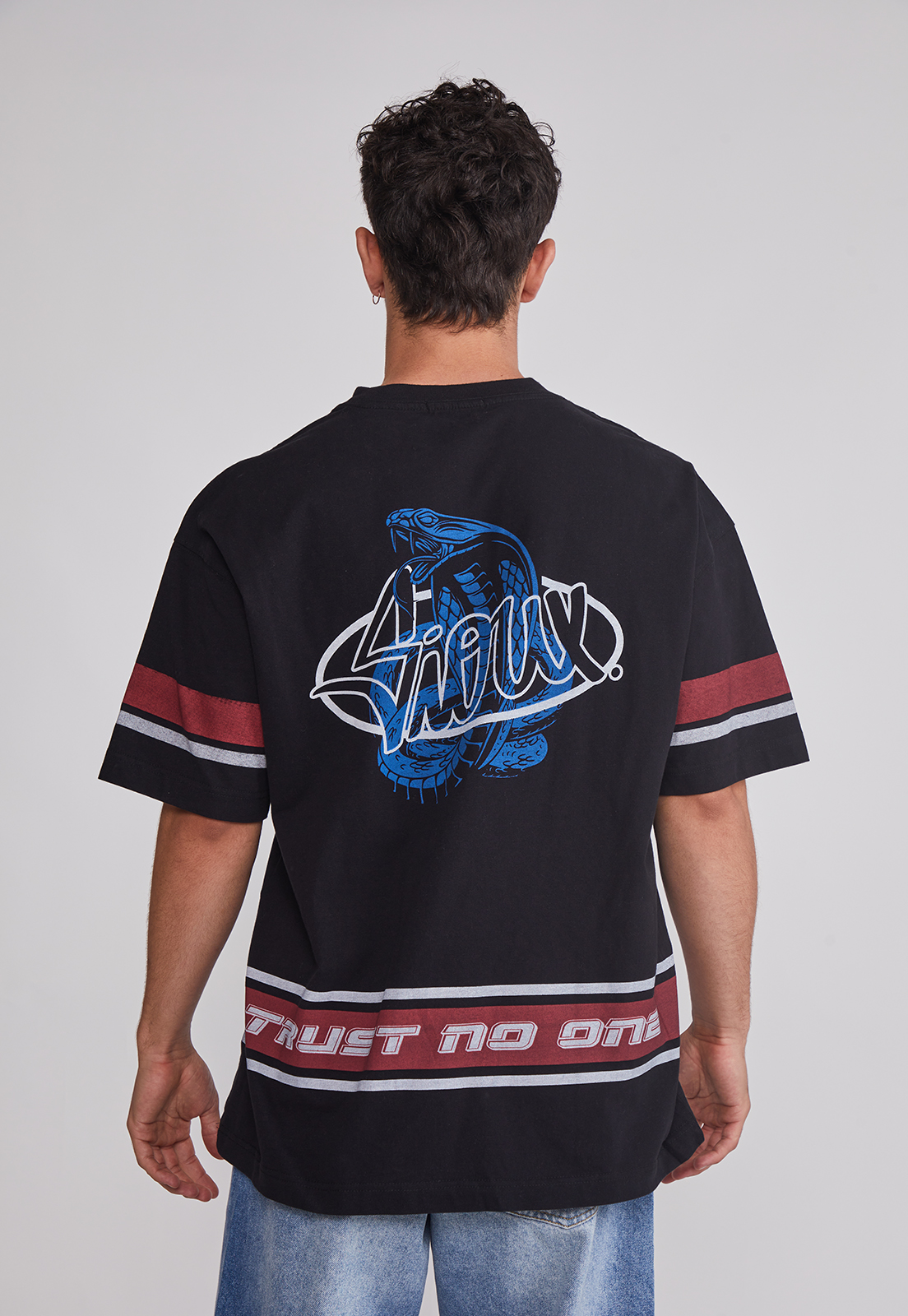 Polera Hombre Relaxed Serpiente Negro Sioux 2