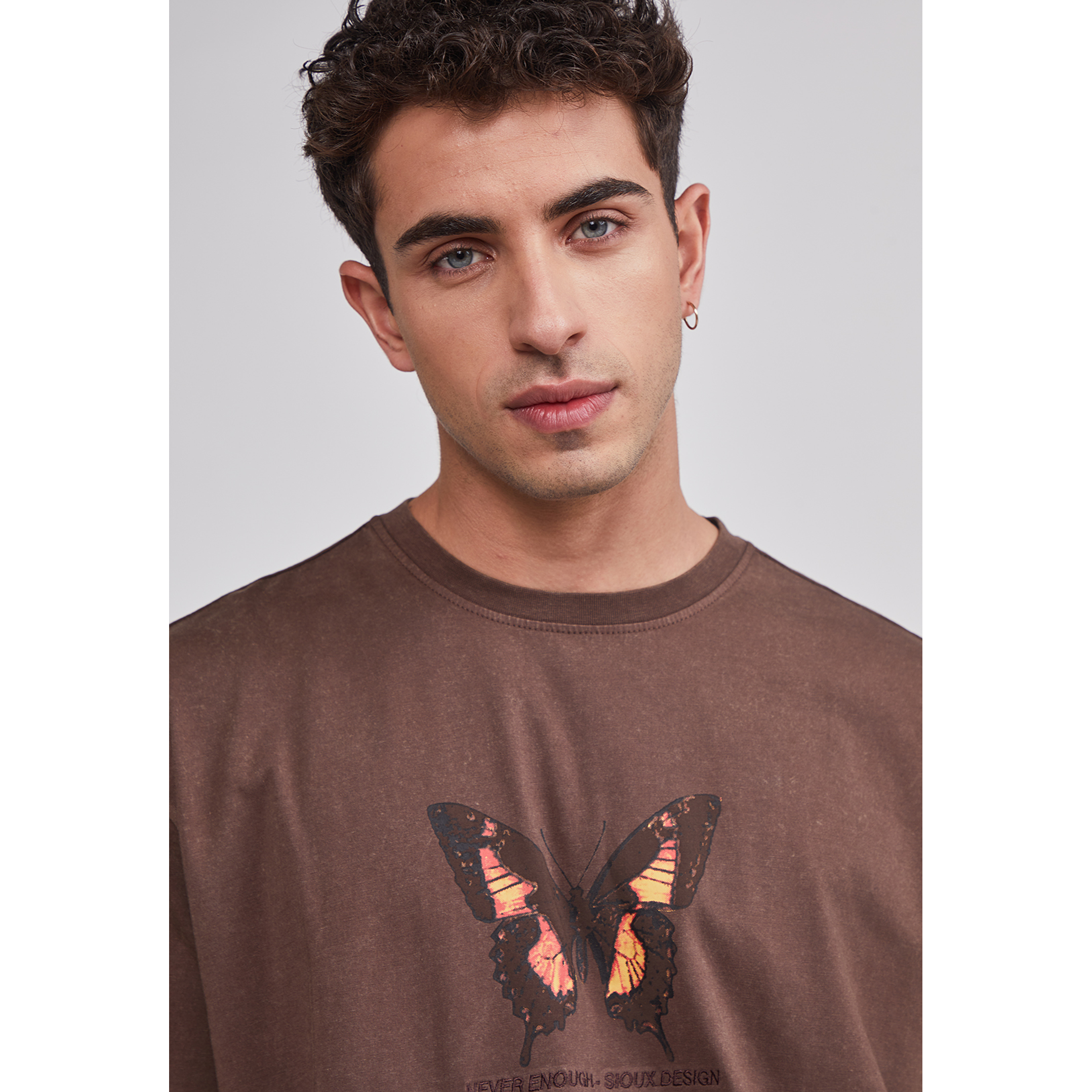 Polera Hombre Relaxed Mariposa Café Sioux 4