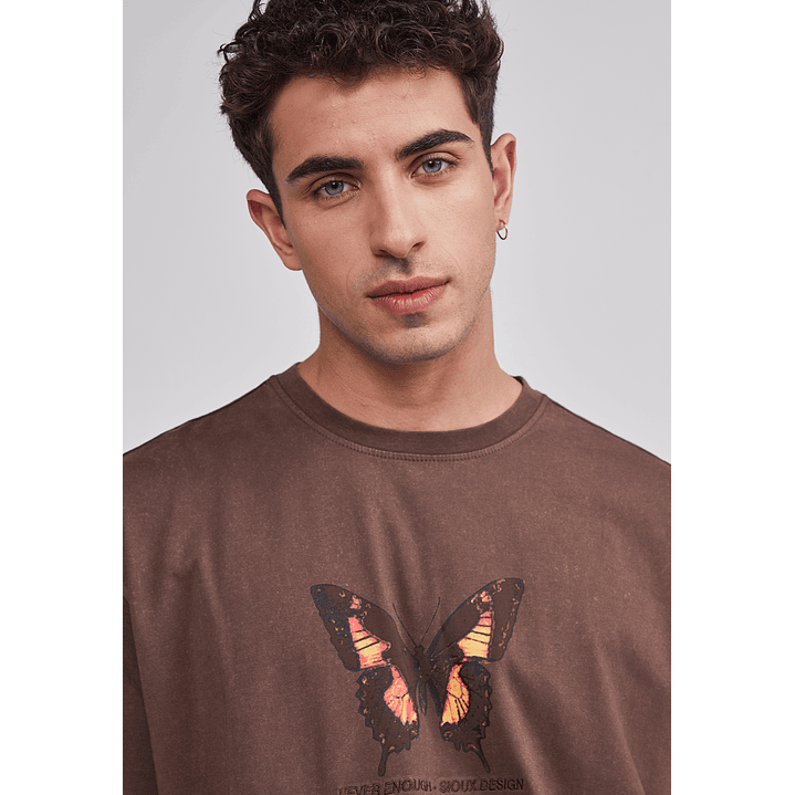Polera Hombre Relaxed Mariposa Café Sioux 4