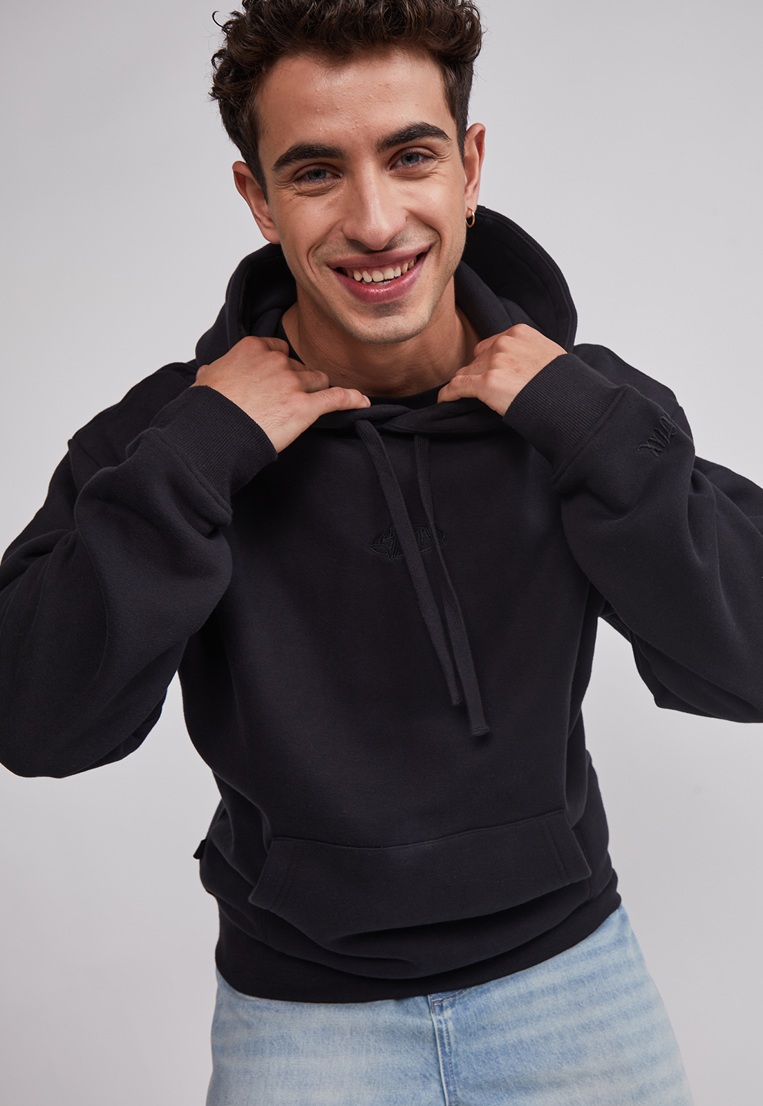 Polerón Hombre Gorro Básico Negro Sioux 4