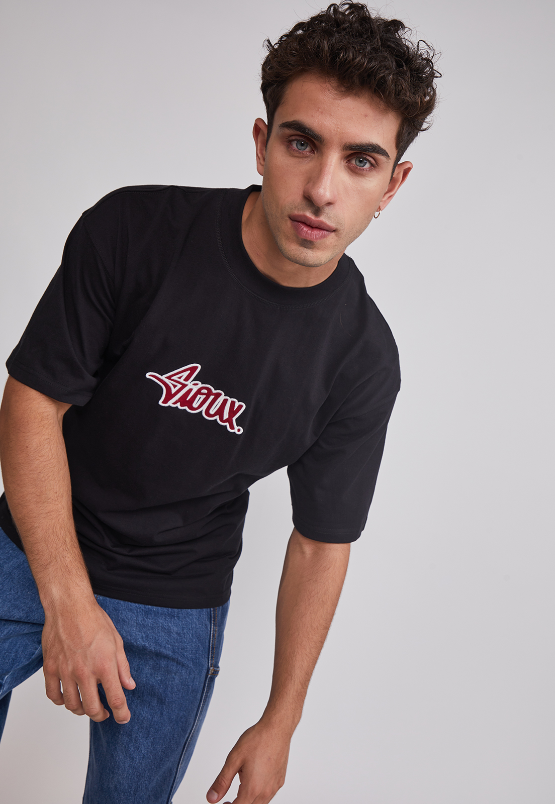 Polera Hombre Bordados Negro Sioux 4