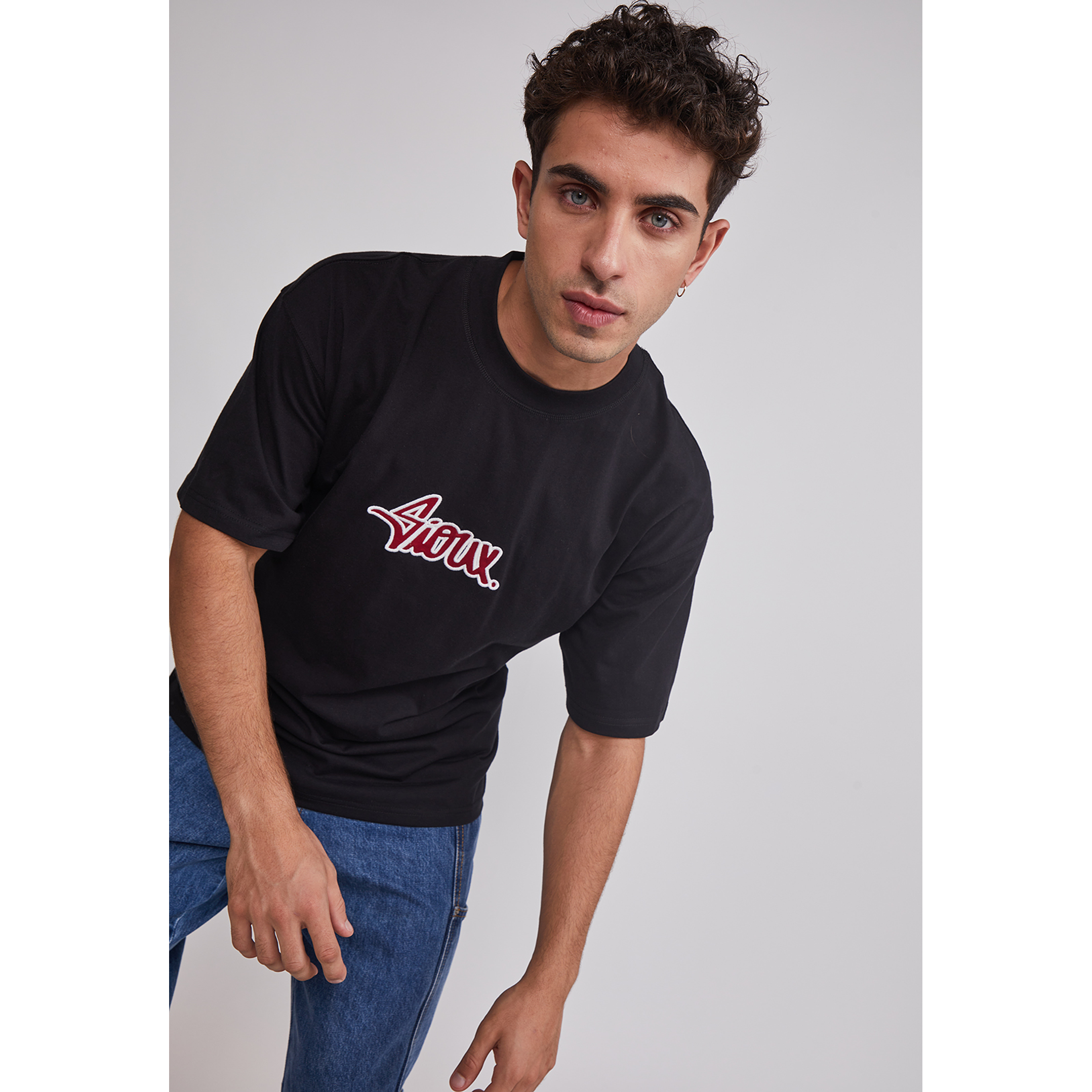 Polera Hombre Bordados Negro Sioux 3