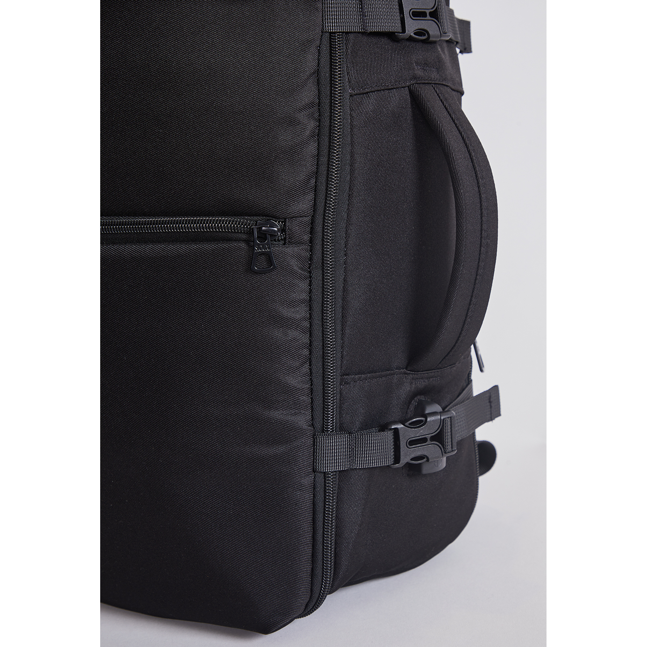 Mochila Travel Bolsillos Negro Sioux 3