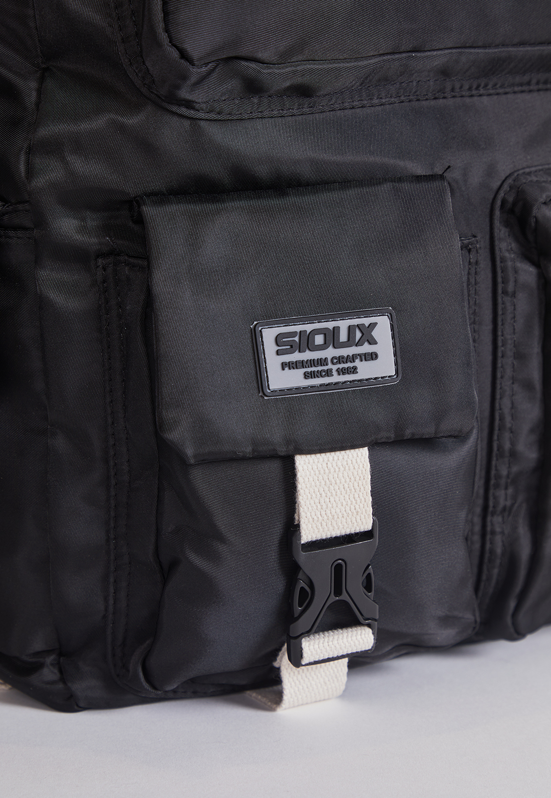 Mochila Lisa Bolsillos Negro Sioux 3