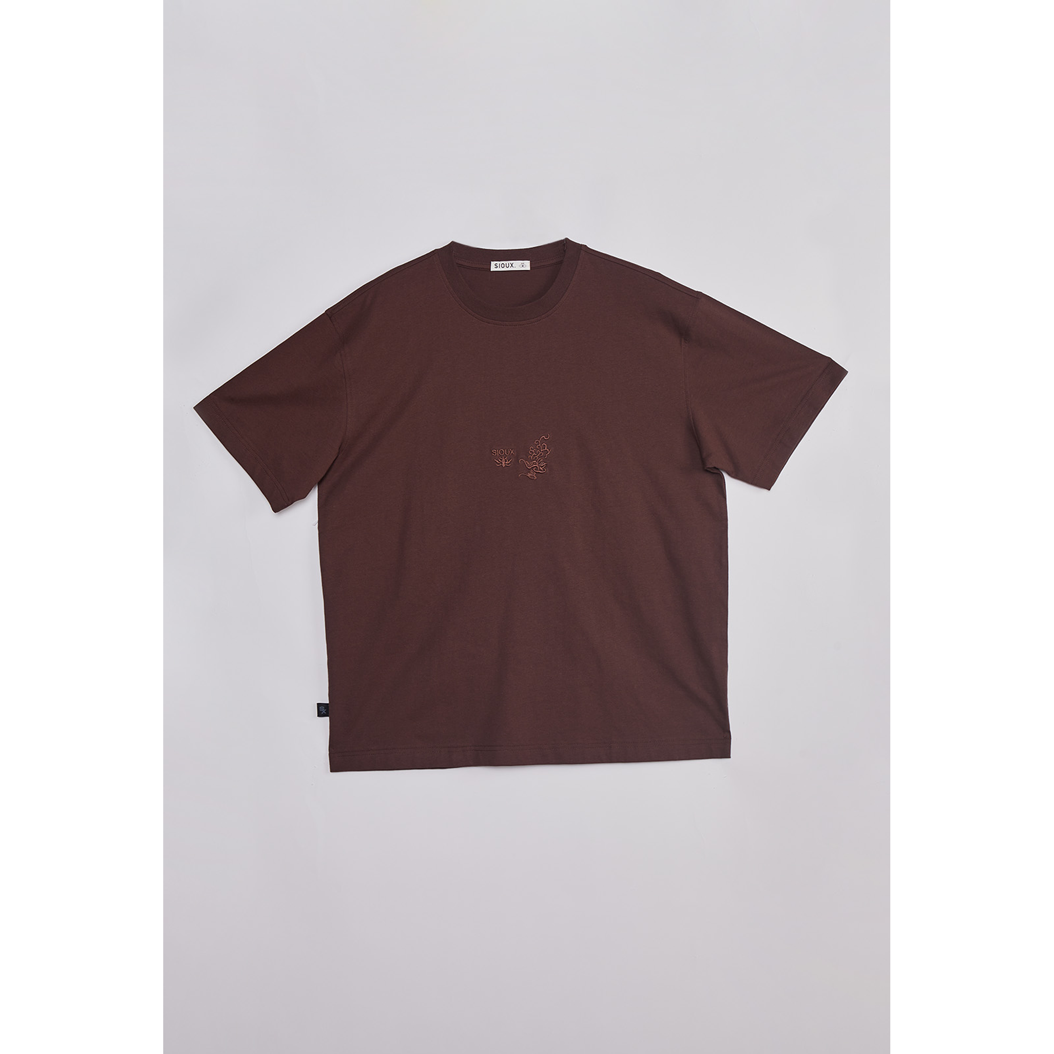 Polera Hombre Dragón Bordado Café Sioux 1