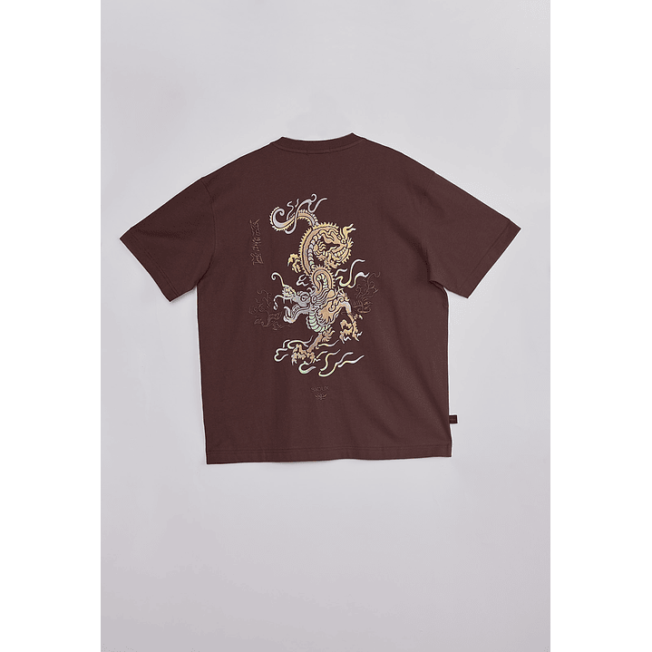 Polera Hombre Dragón Bordado Café Sioux 2