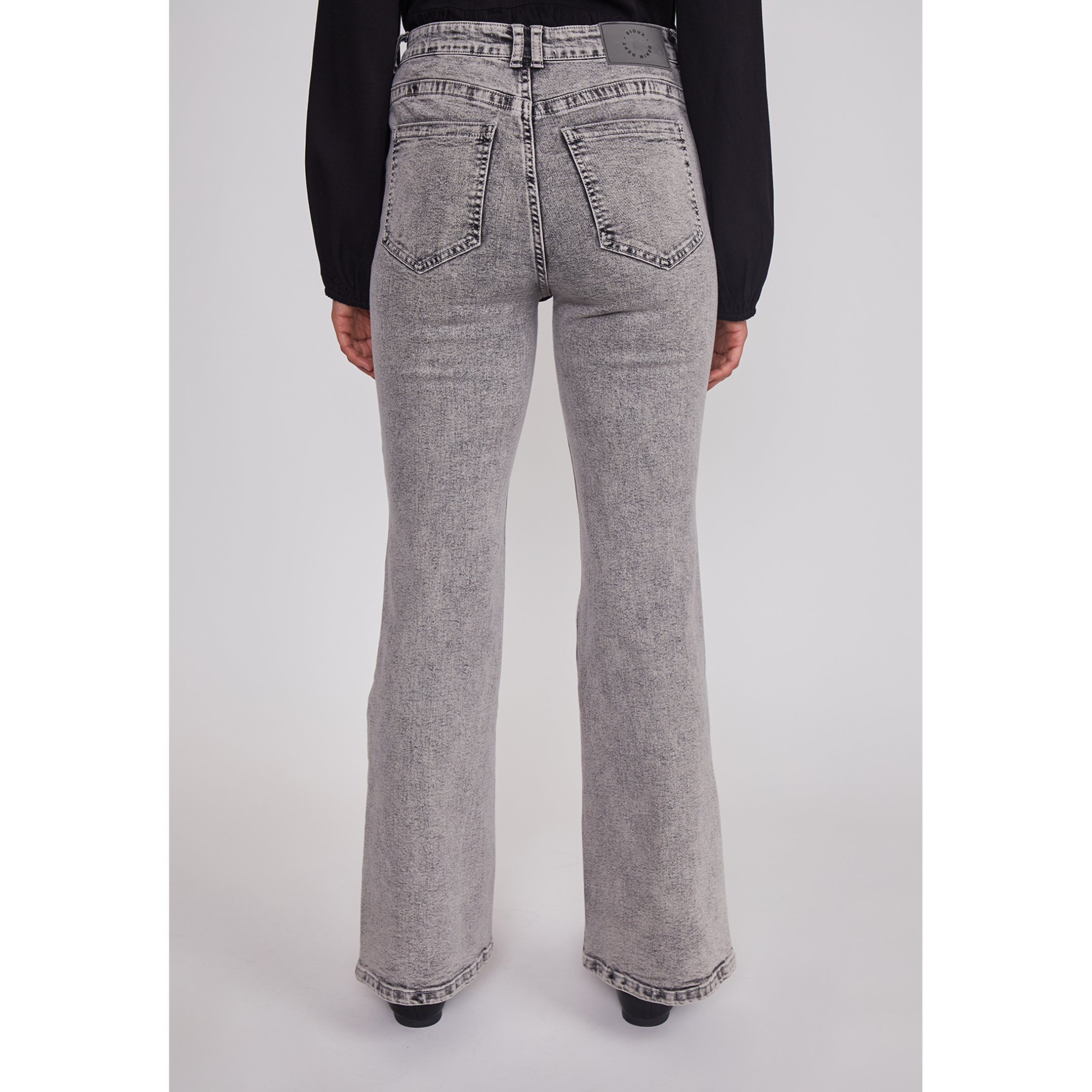 Jeans Mujer Flare Tiro Alto Gris Sioux 2