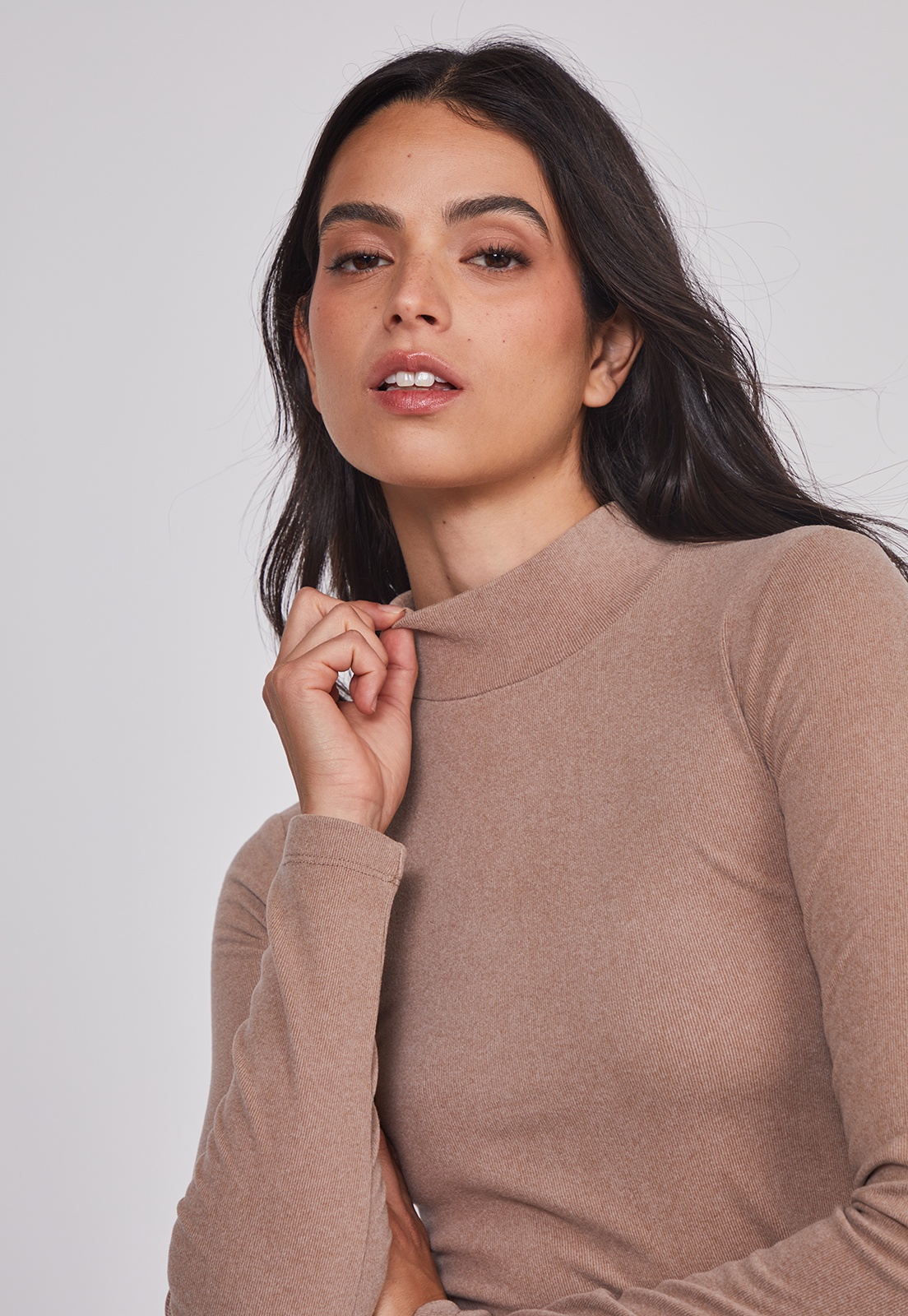 Polera Mujer Soft Cuello Alto Arena Sioux 3