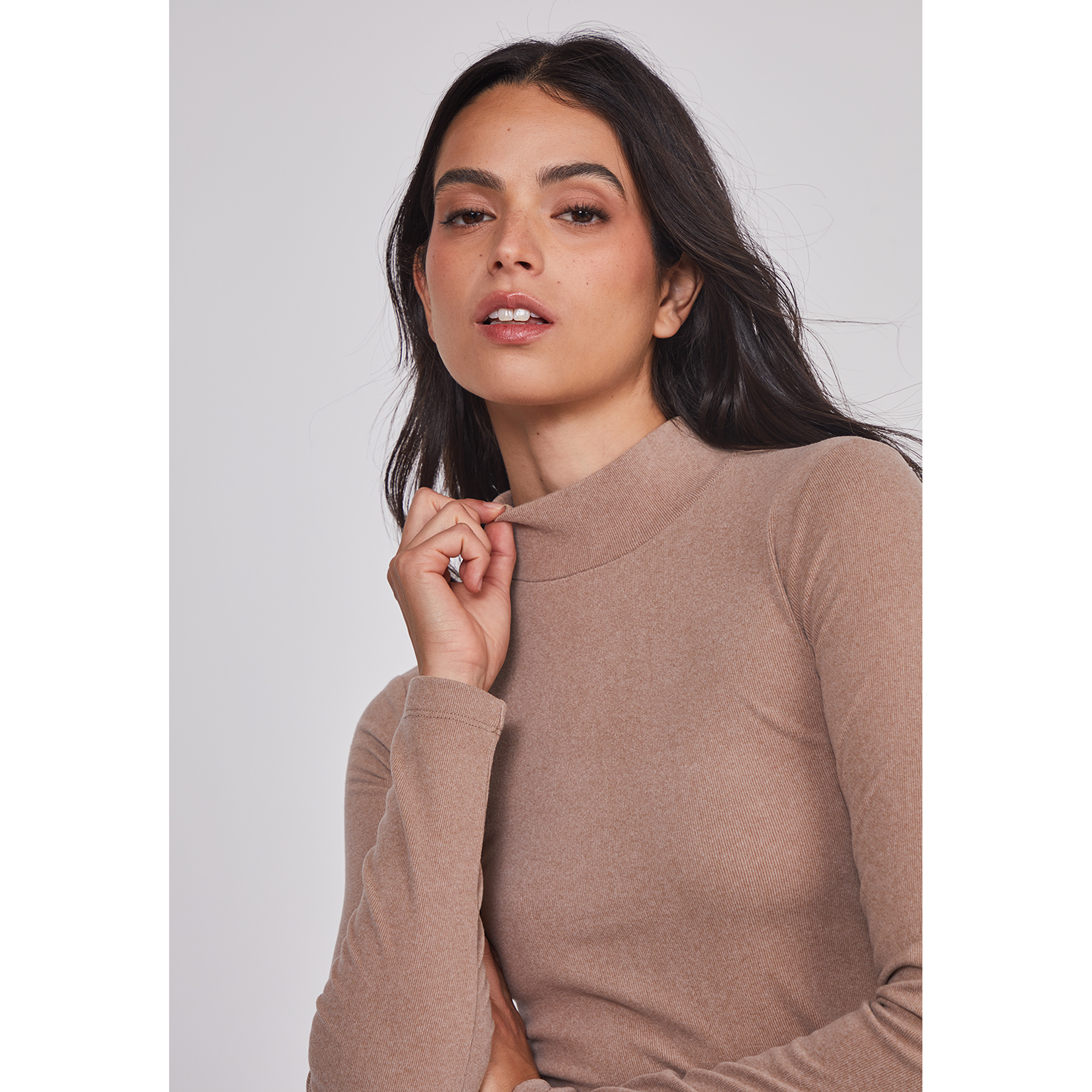 Polera Mujer Soft Cuello Alto Arena Sioux 3