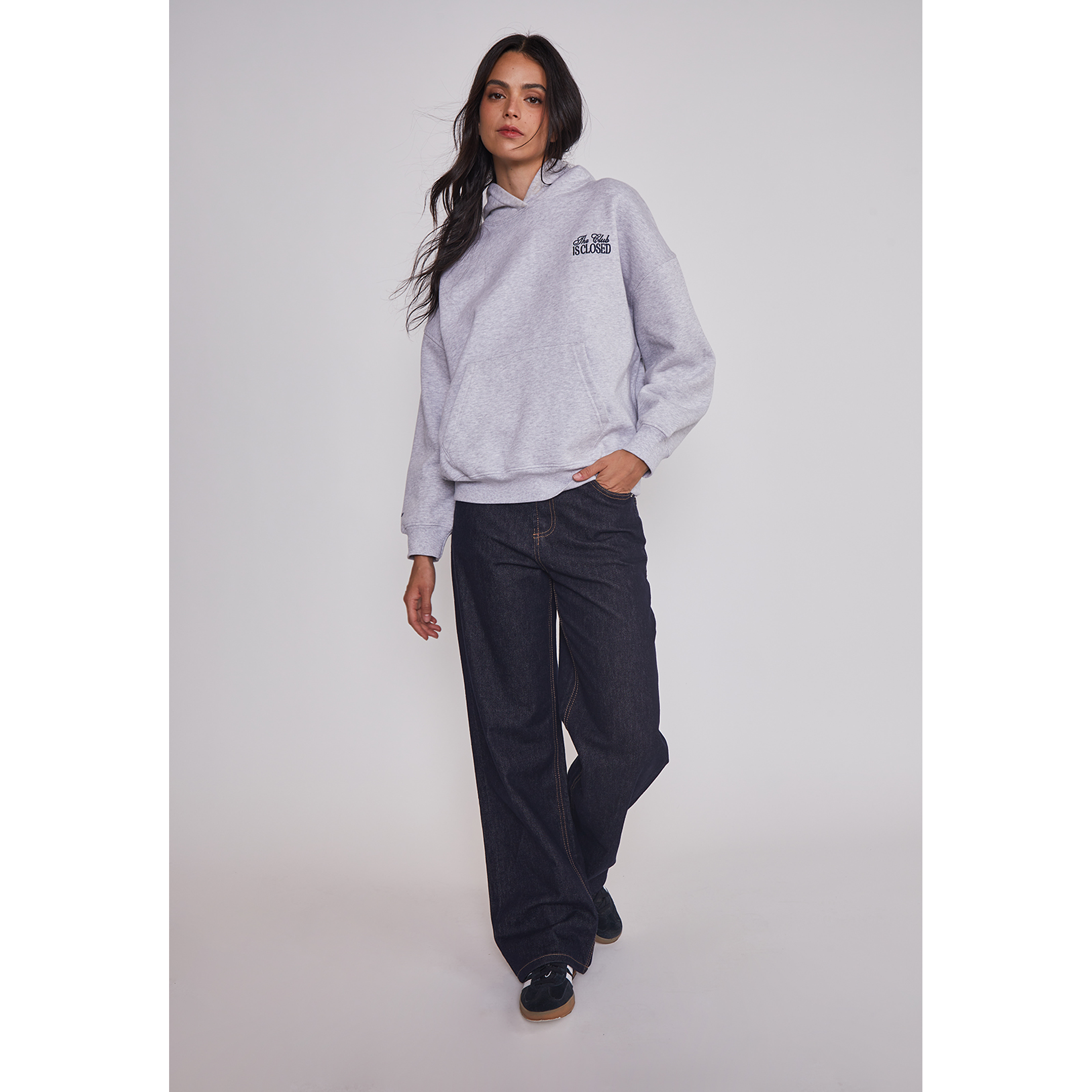 Polerón Mujer Bordado Espalda Gris Sioux 3