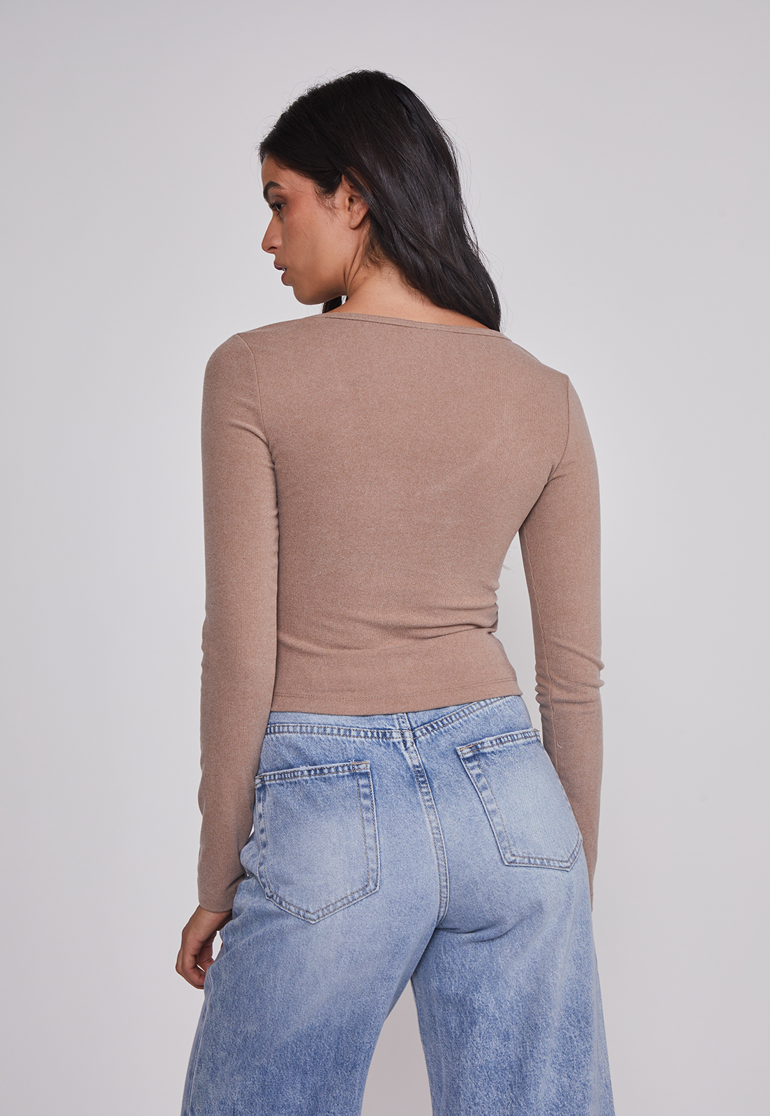 Polera Mujer Soft Cuello V Arena Sioux 2