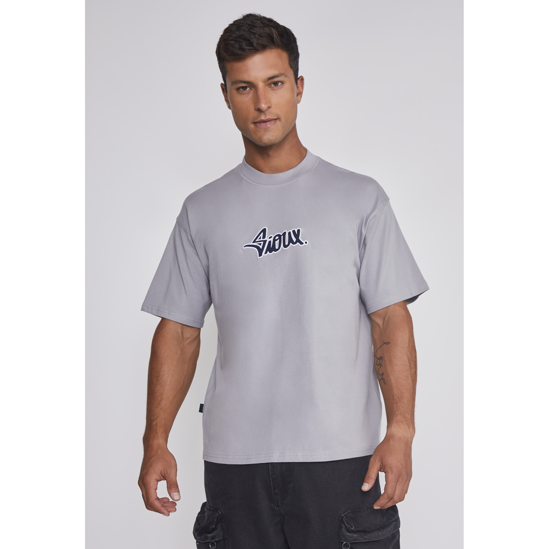 Polera Hombre Bordado Gris Sioux 1