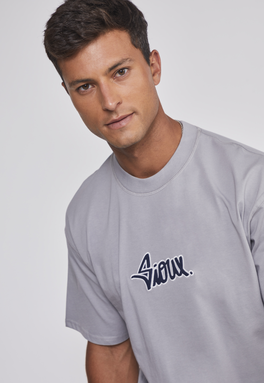 Polera Hombre Bordado Gris Sioux 4