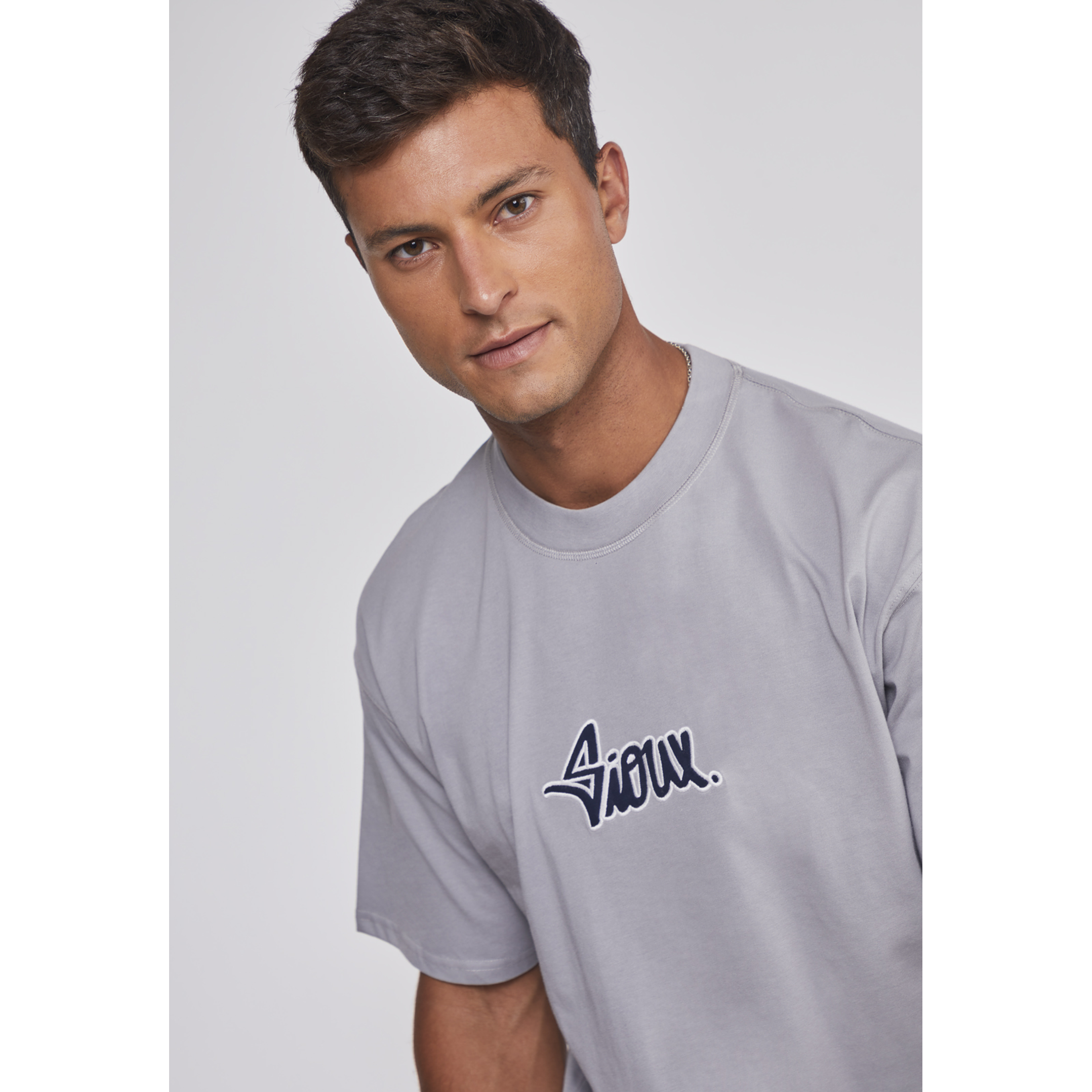 Polera Hombre Bordado Gris Sioux 4