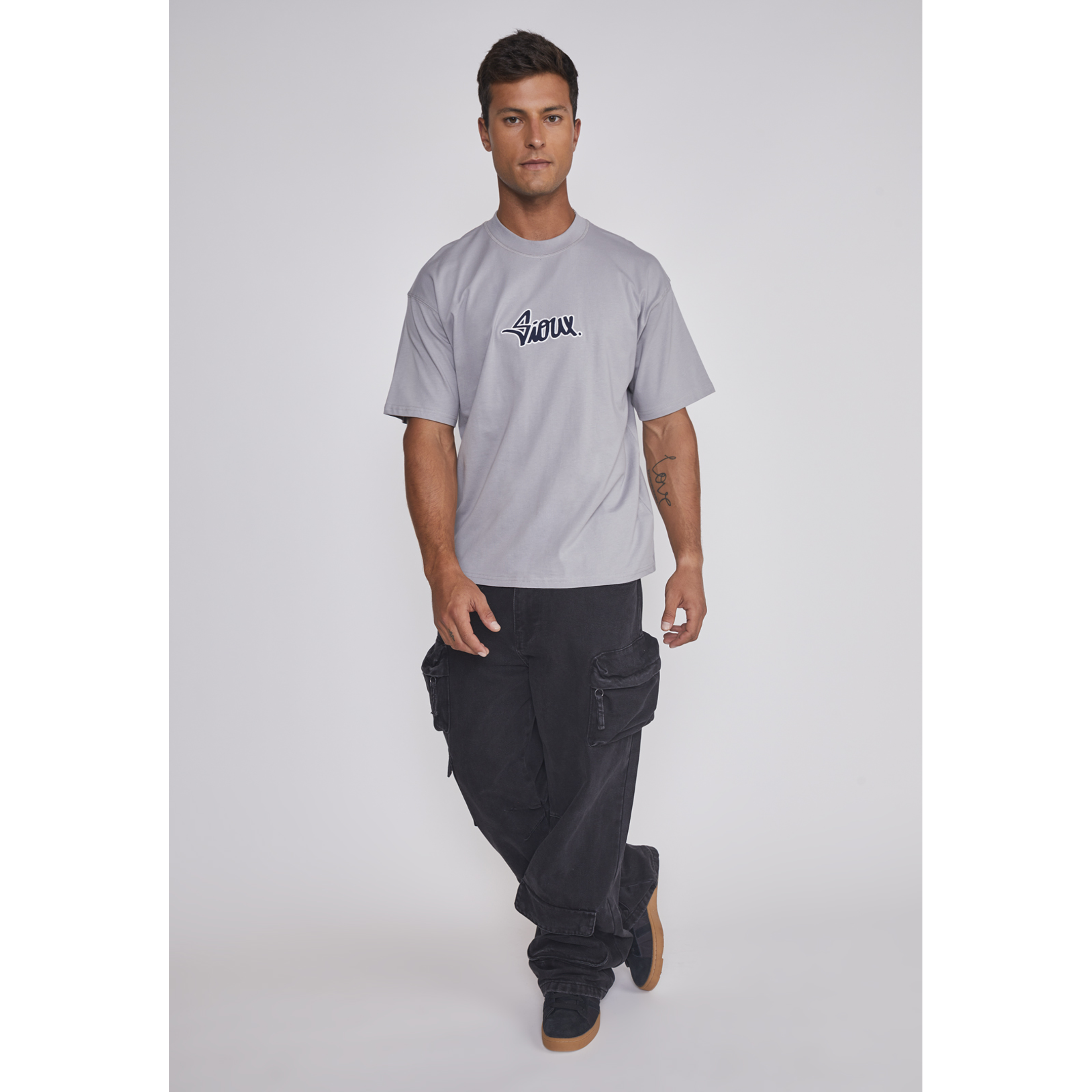 Polera Hombre Bordado Gris Sioux 3