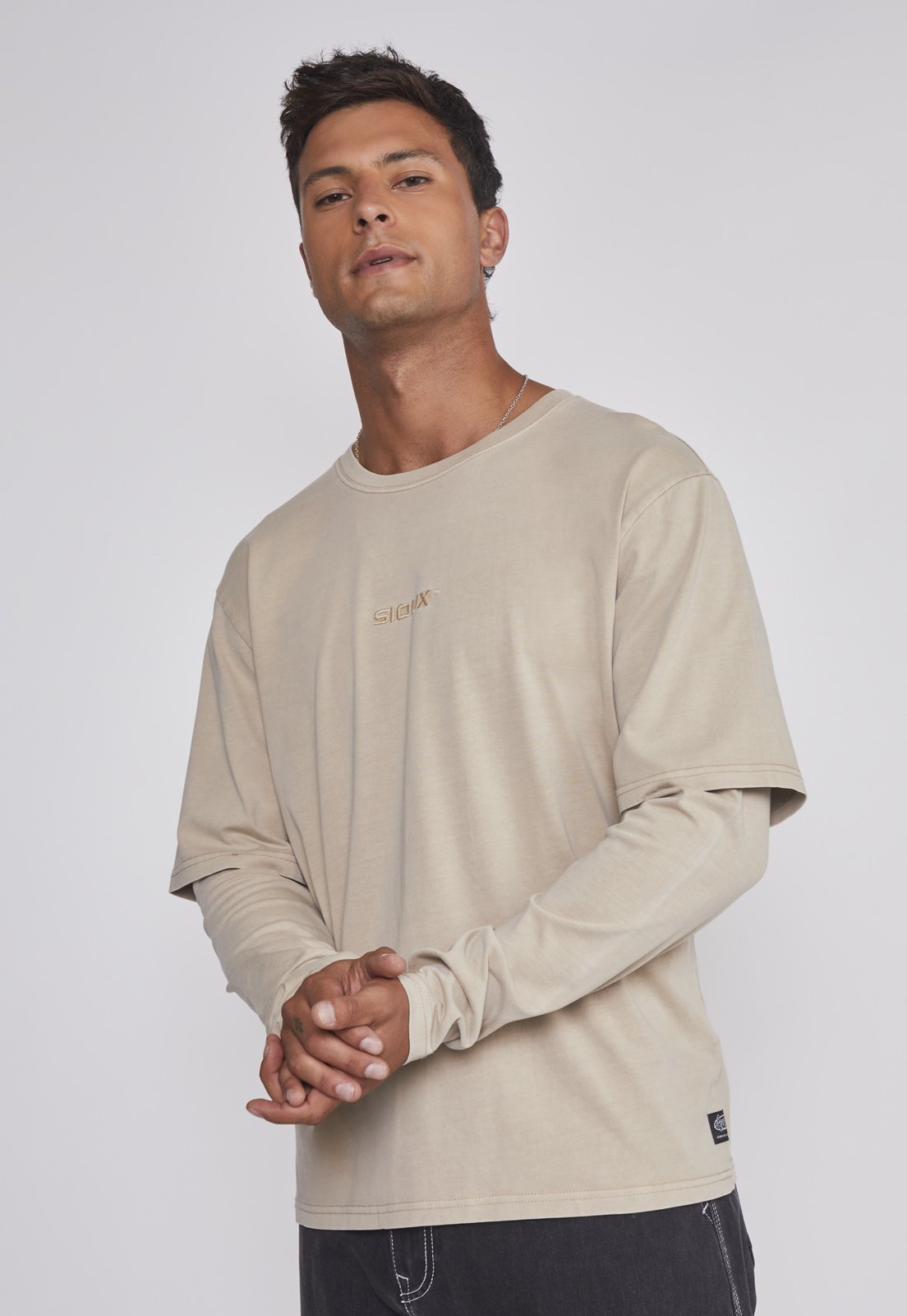 Polera Hombre Bordado Basic Beige Sioux 1